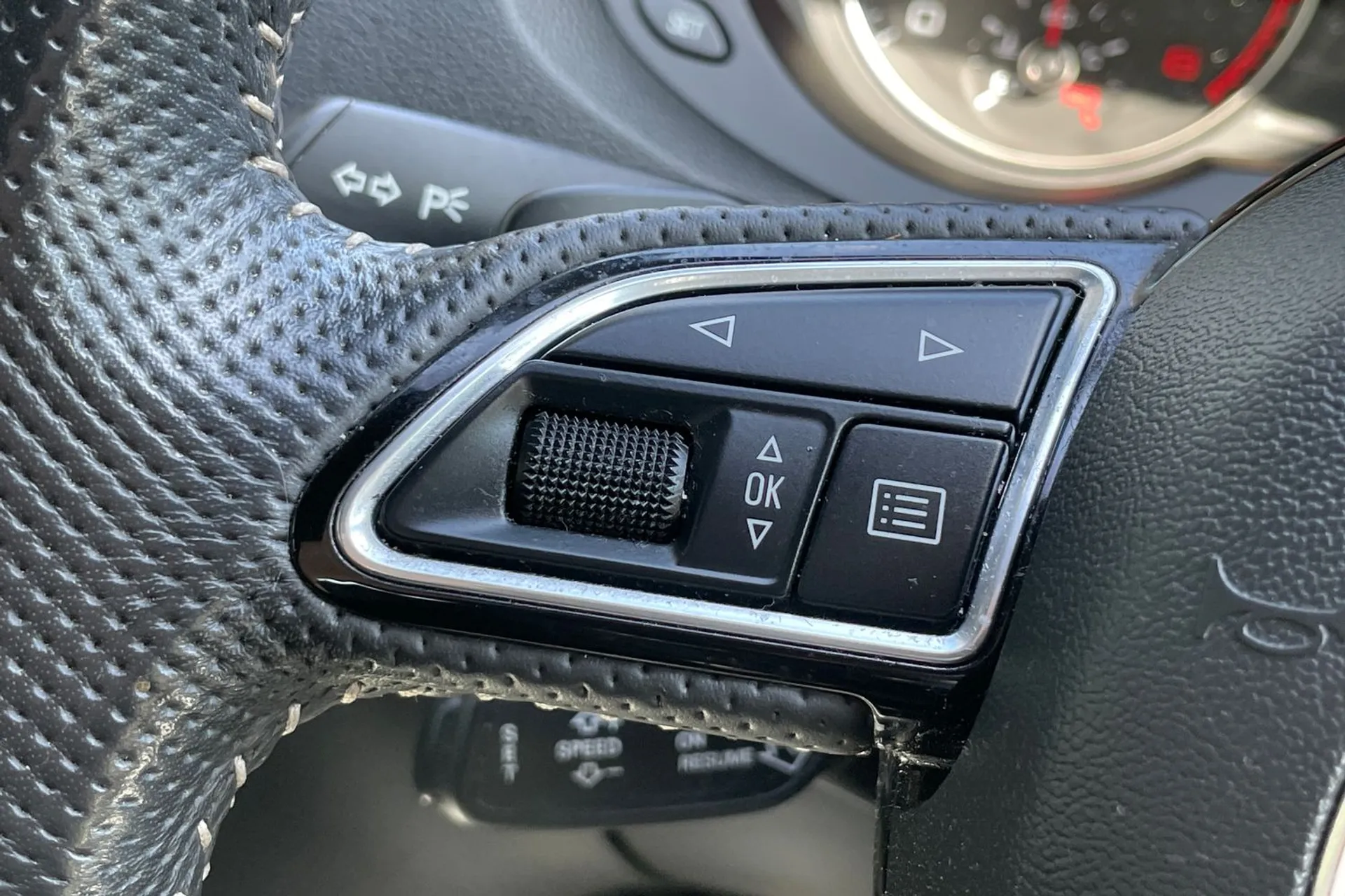 Audi Q3 thumbnail image number 35