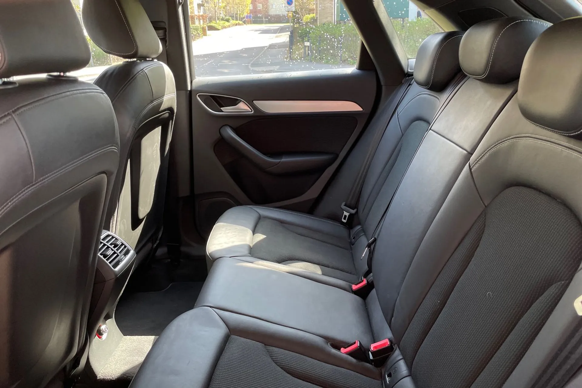 Audi Q3 thumbnail image number 29