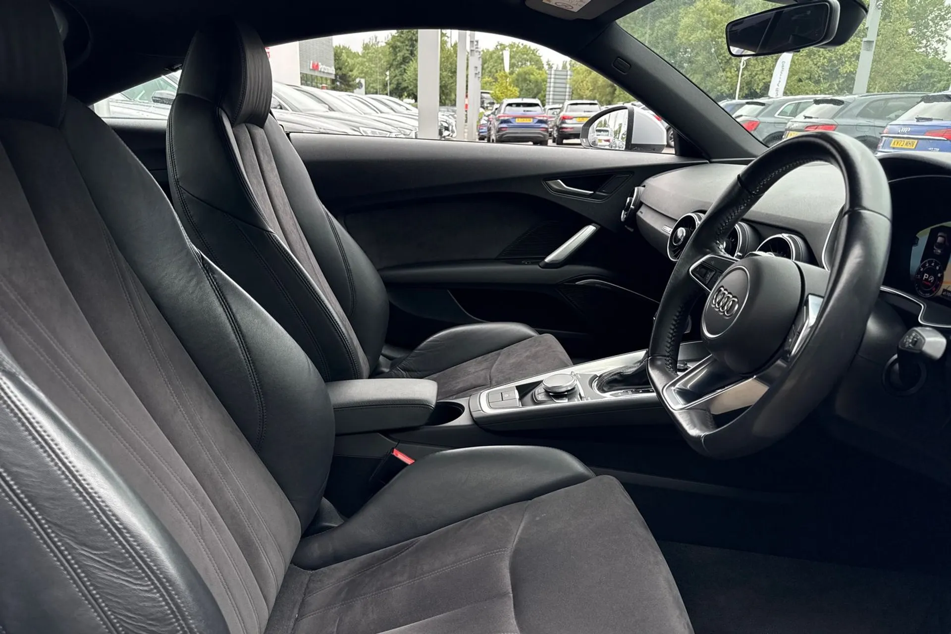 Audi TT thumbnail image number 24