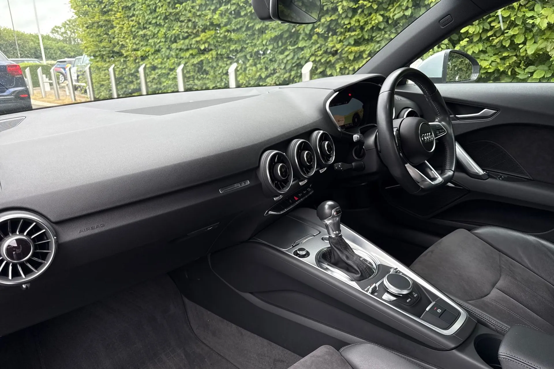 Audi TT thumbnail image number 28