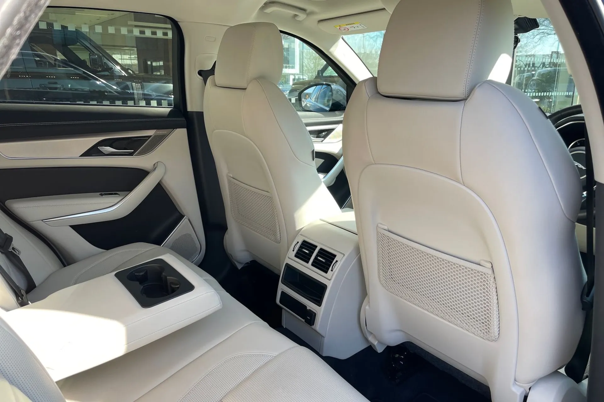 Jaguar F-PACE thumbnail image number 29
