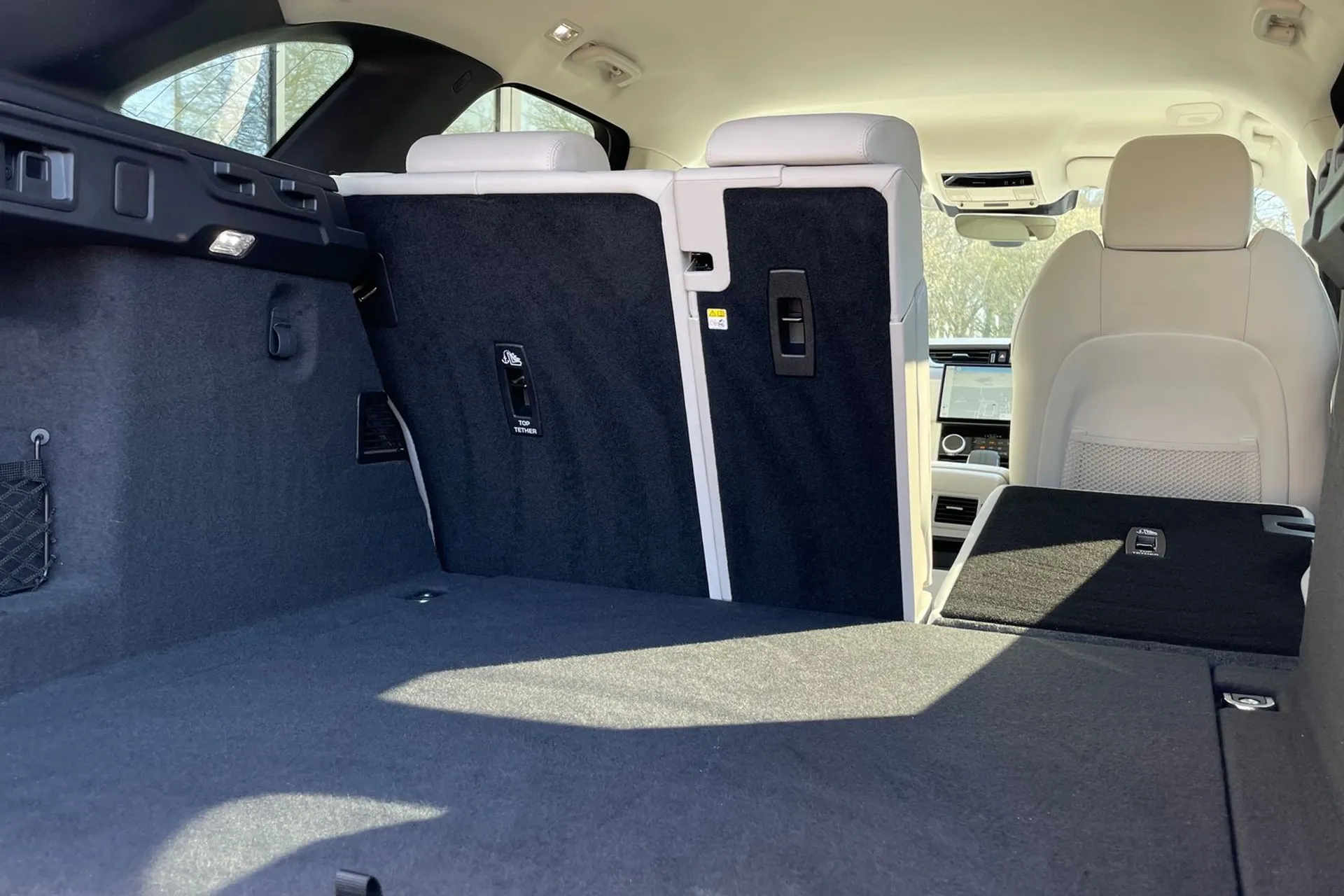 Jaguar F-PACE thumbnail image number 27