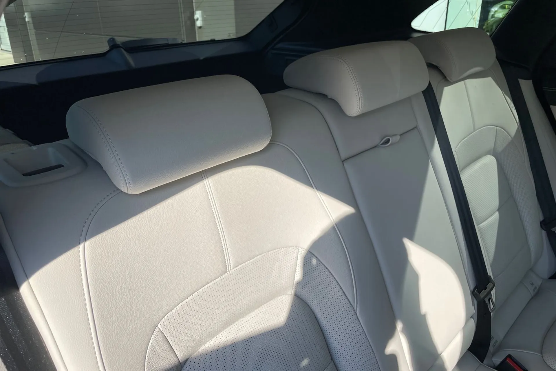 Jaguar F-PACE thumbnail image number 46