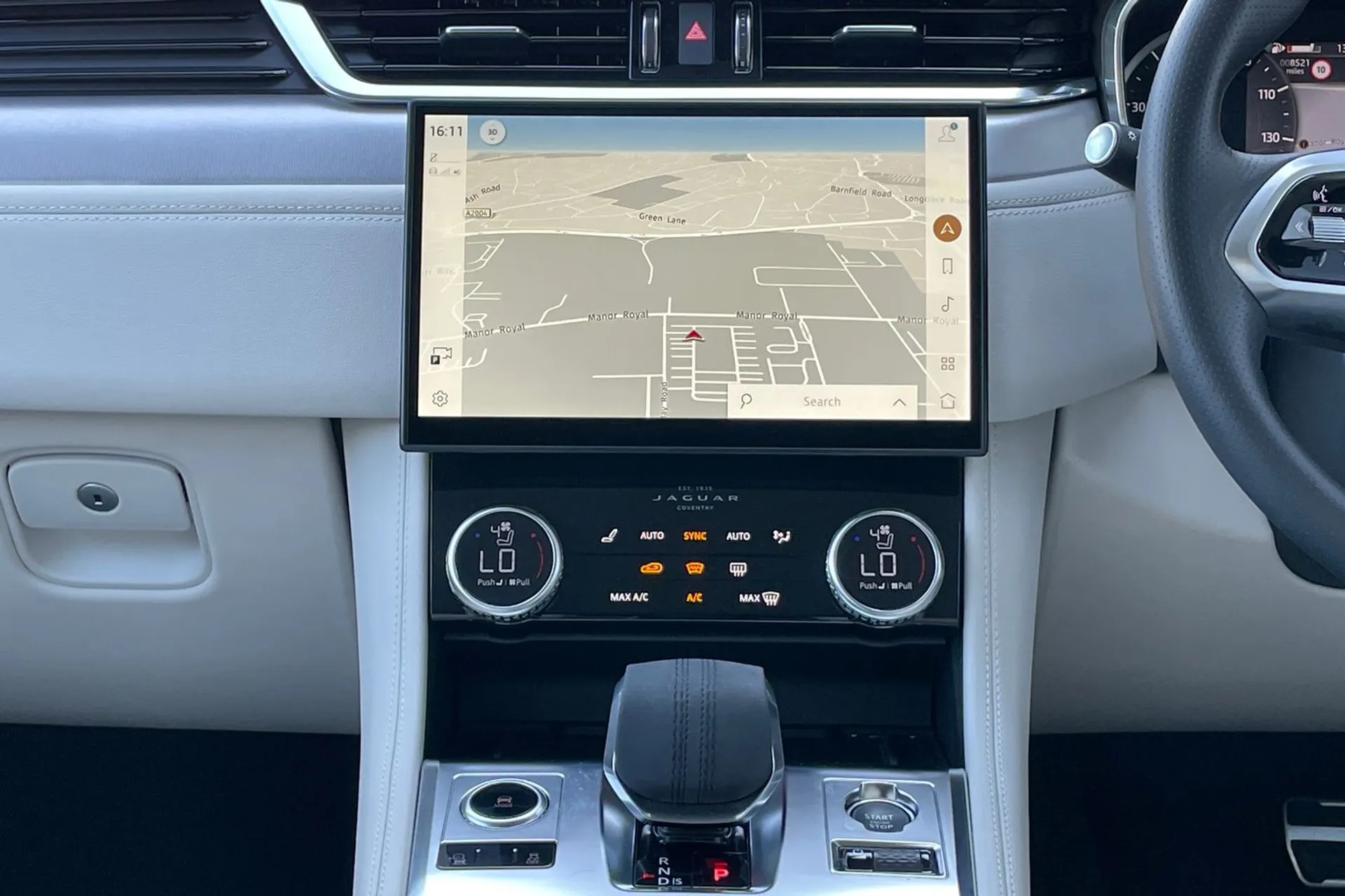 Jaguar F-PACE thumbnail image number 16
