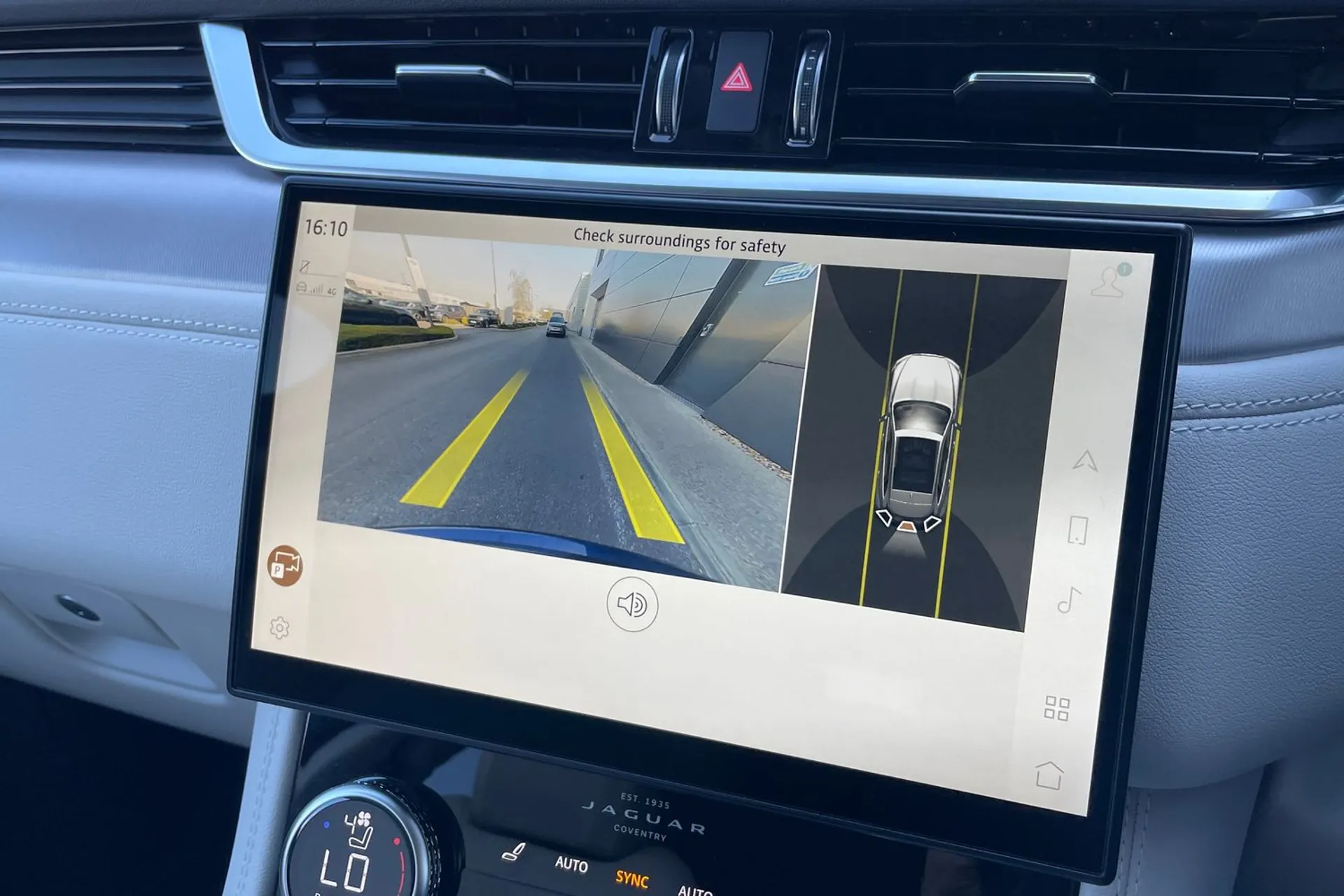 Jaguar F-PACE thumbnail image number 6