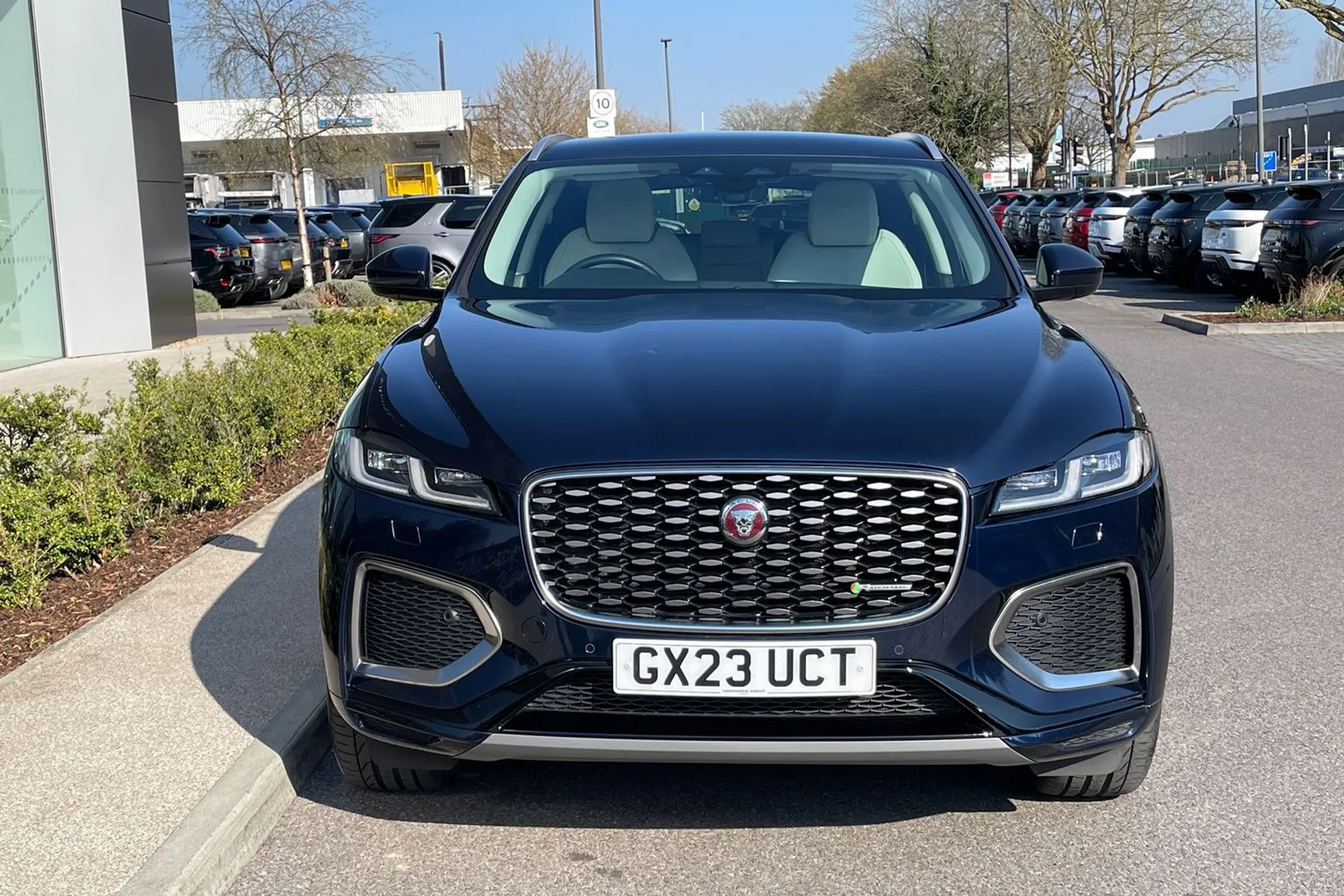 Jaguar F-PACE thumbnail image number 13