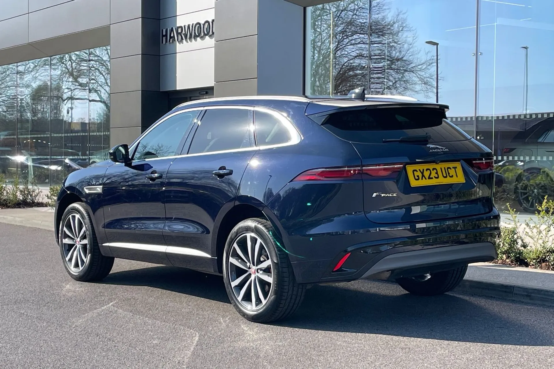 Jaguar F-PACE thumbnail image number 11