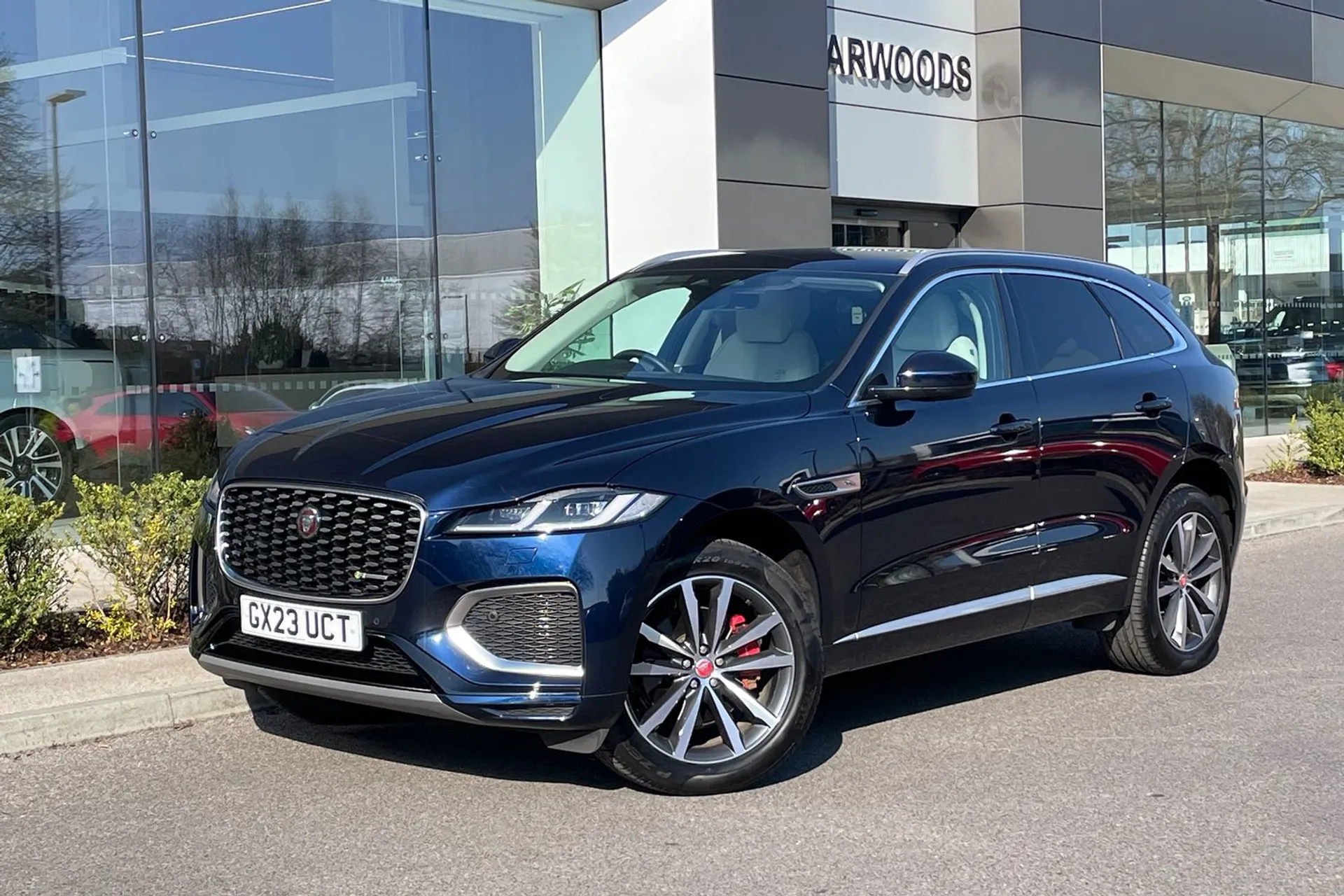 Jaguar F-PACE thumbnail image number 12