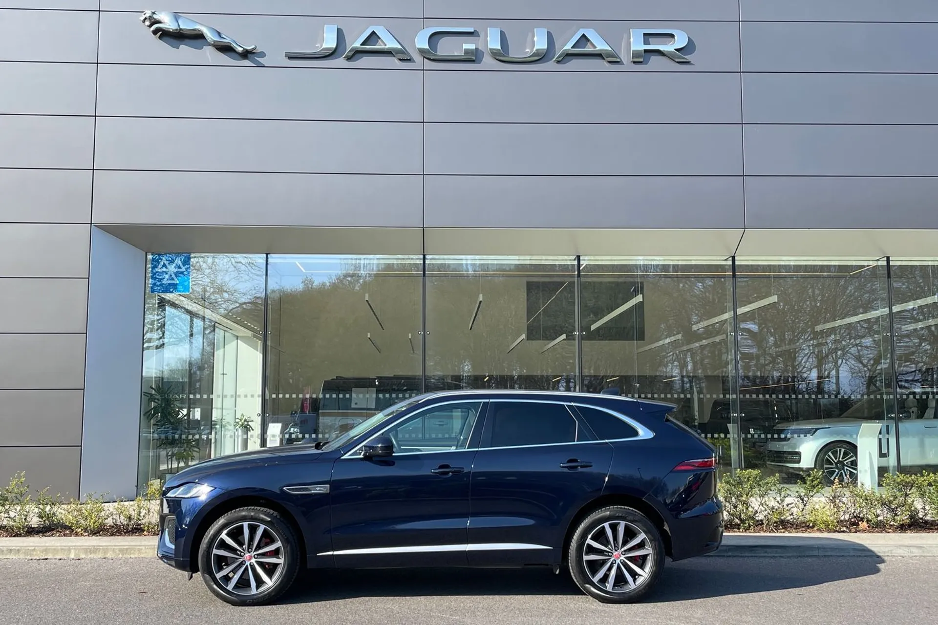 Jaguar F-PACE thumbnail image number 7