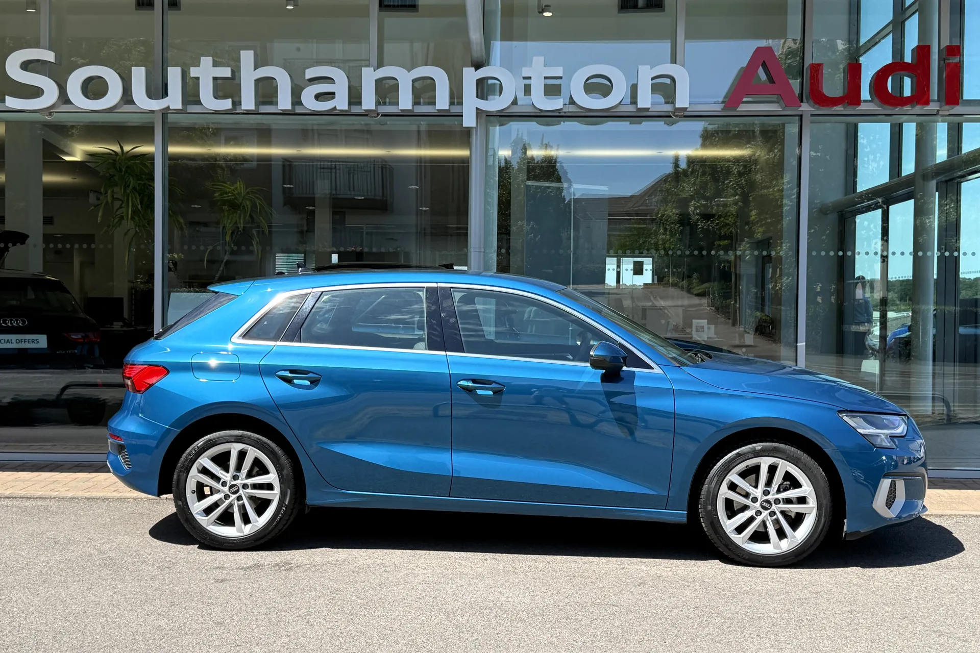 Audi A3 thumbnail image number 2
