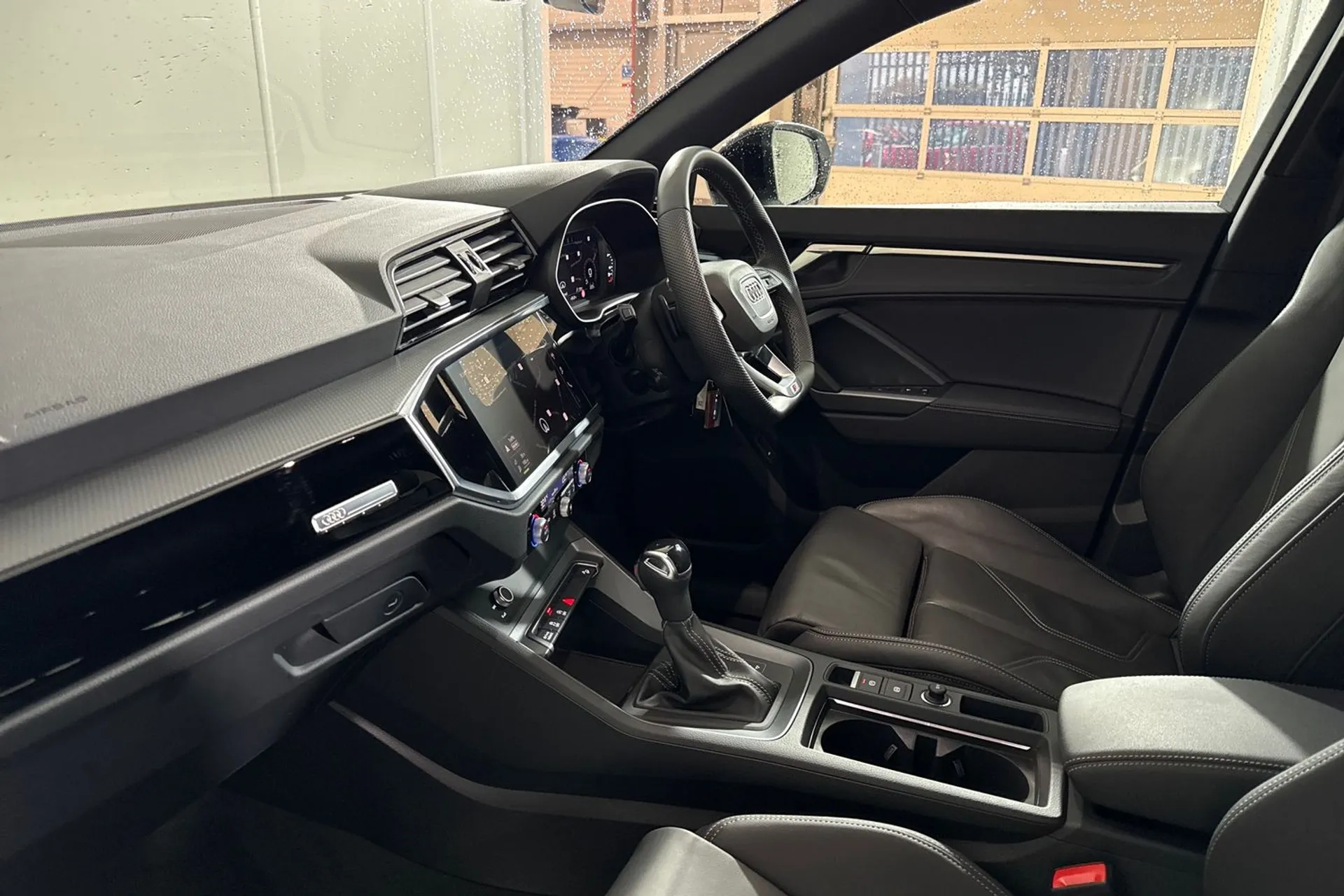 Audi Q3 thumbnail image number 15