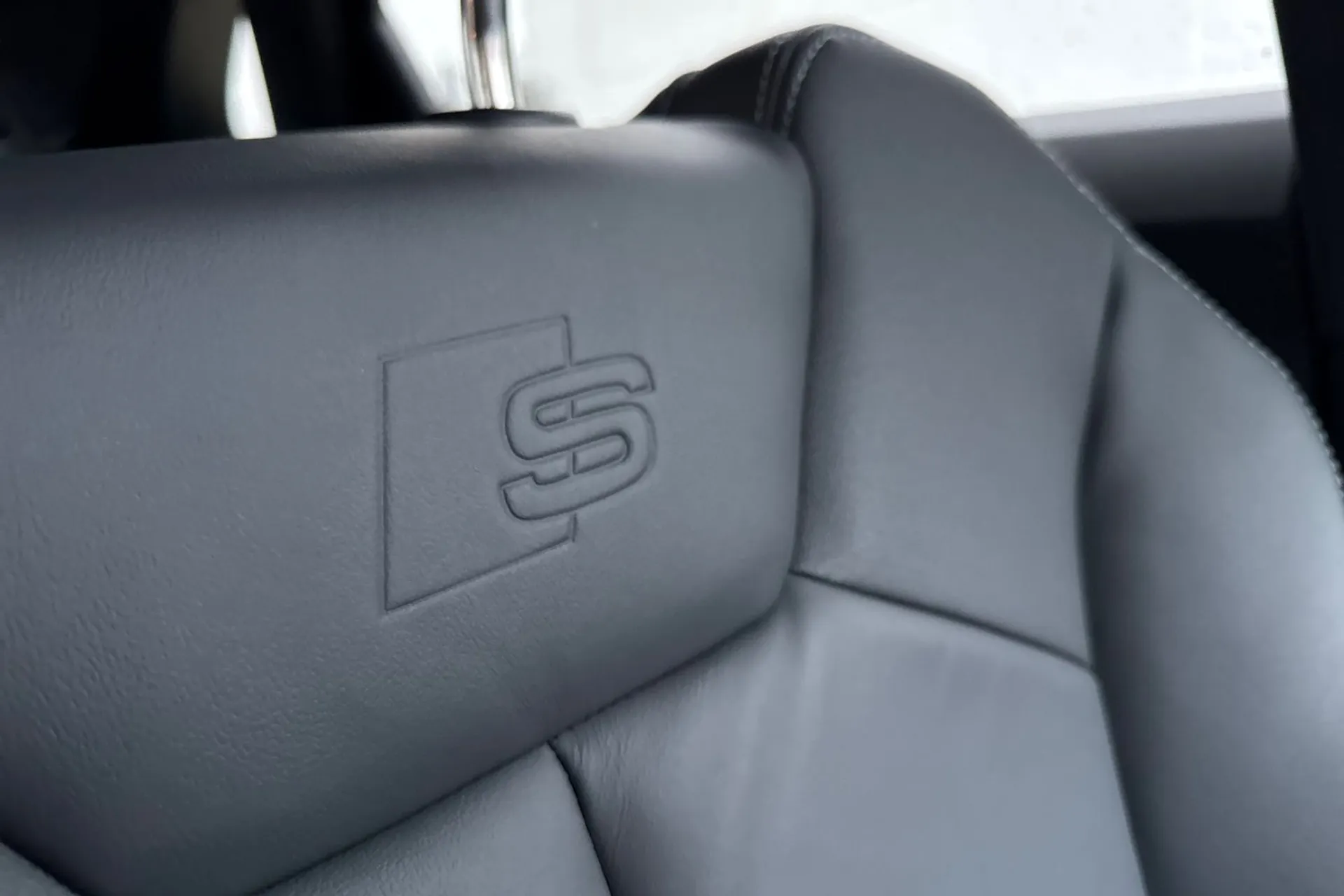 Audi Q3 thumbnail image number 16