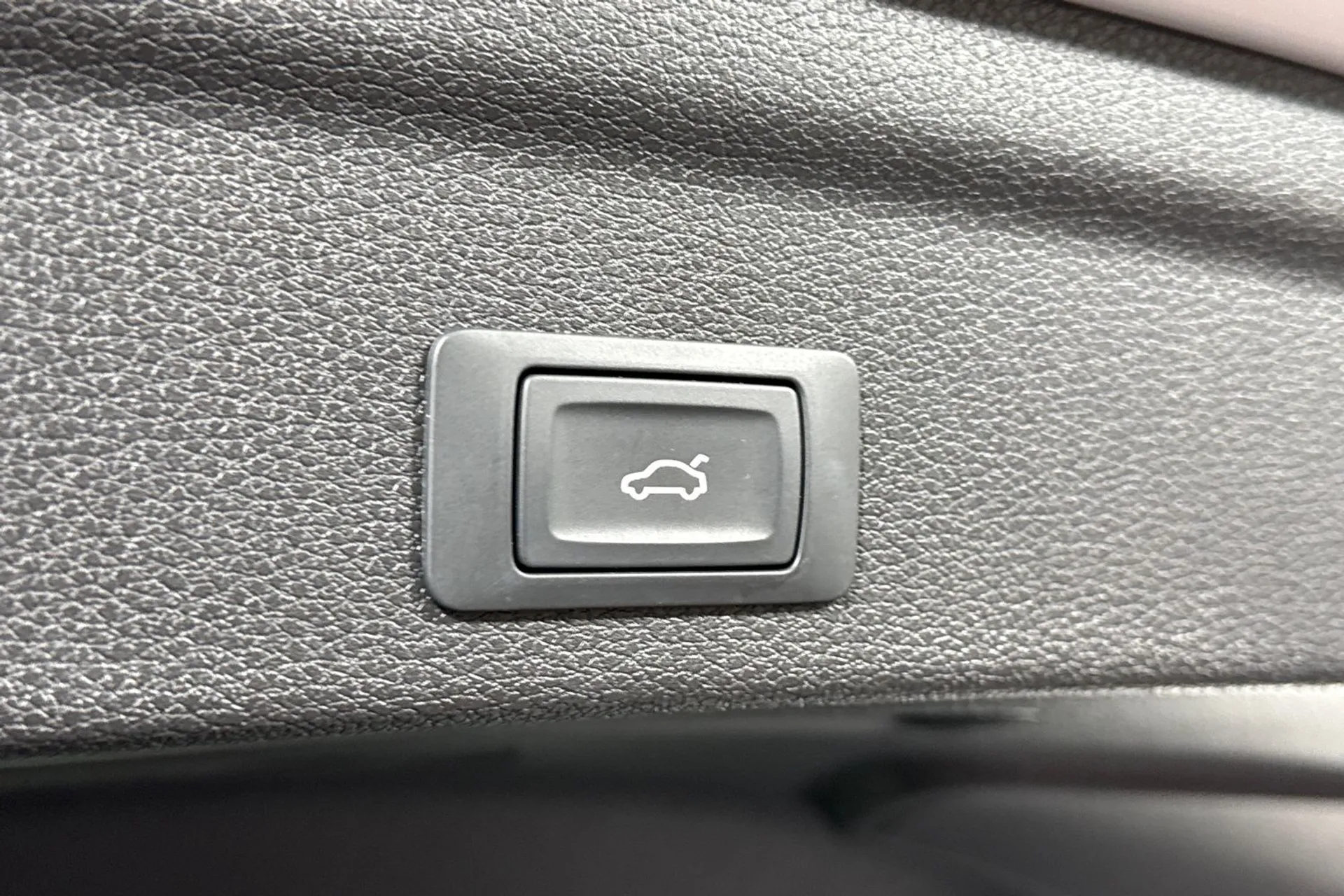 Audi Q3 thumbnail image number 37