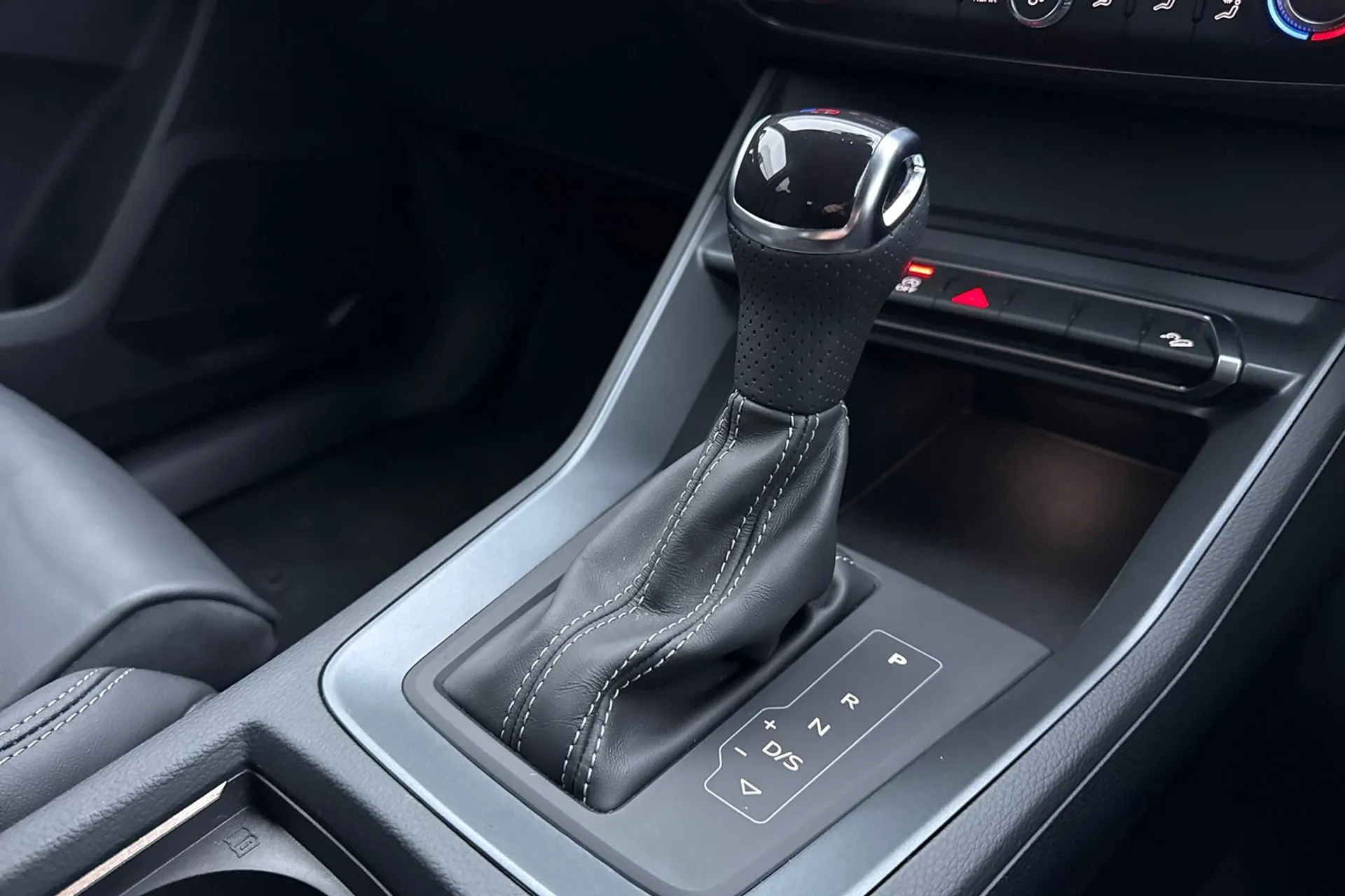 Audi Q3 thumbnail image number 12