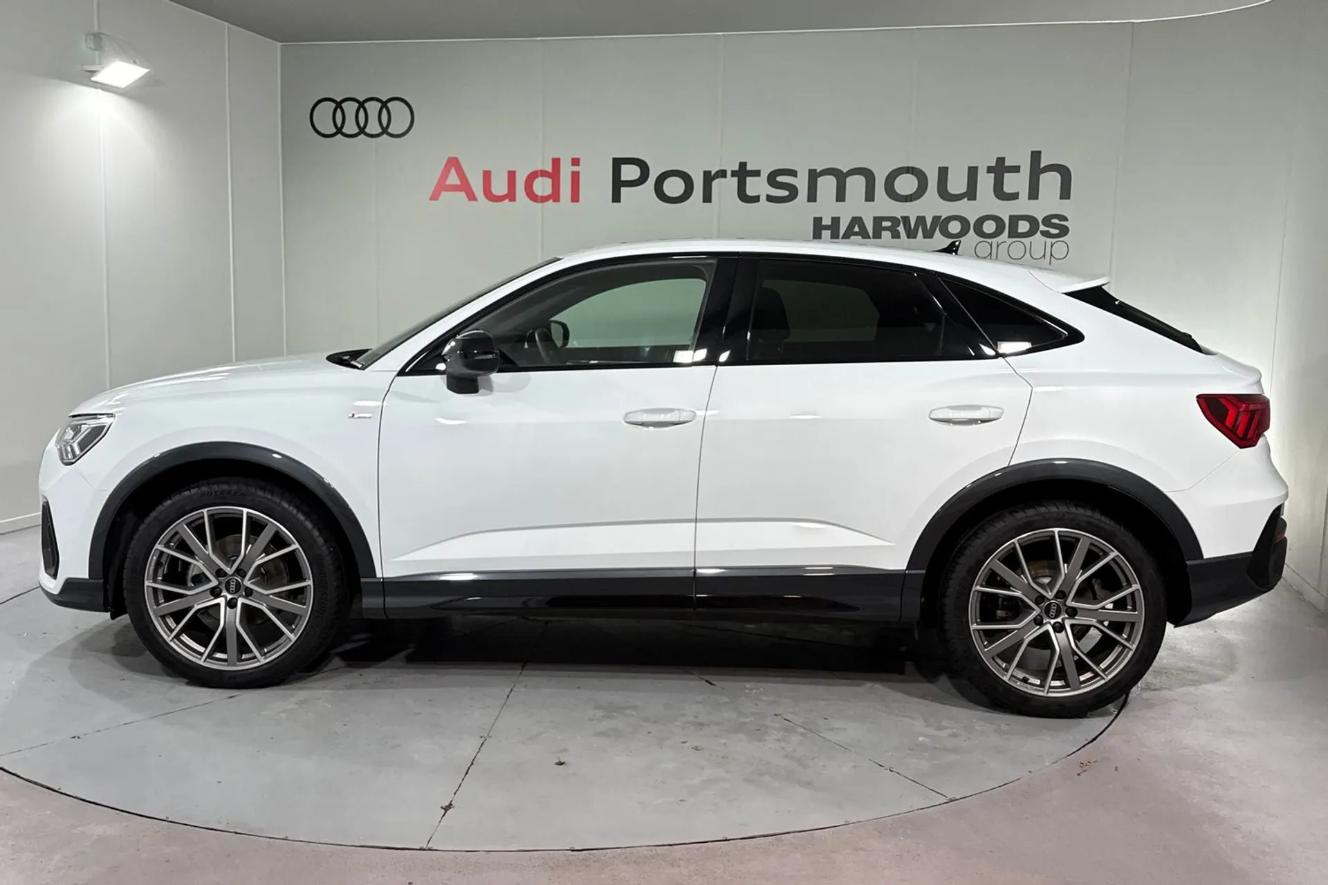 Audi Q3 thumbnail image number 22