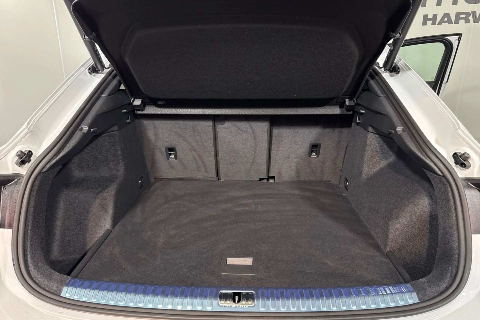 Audi Q3 thumbnail image number 36