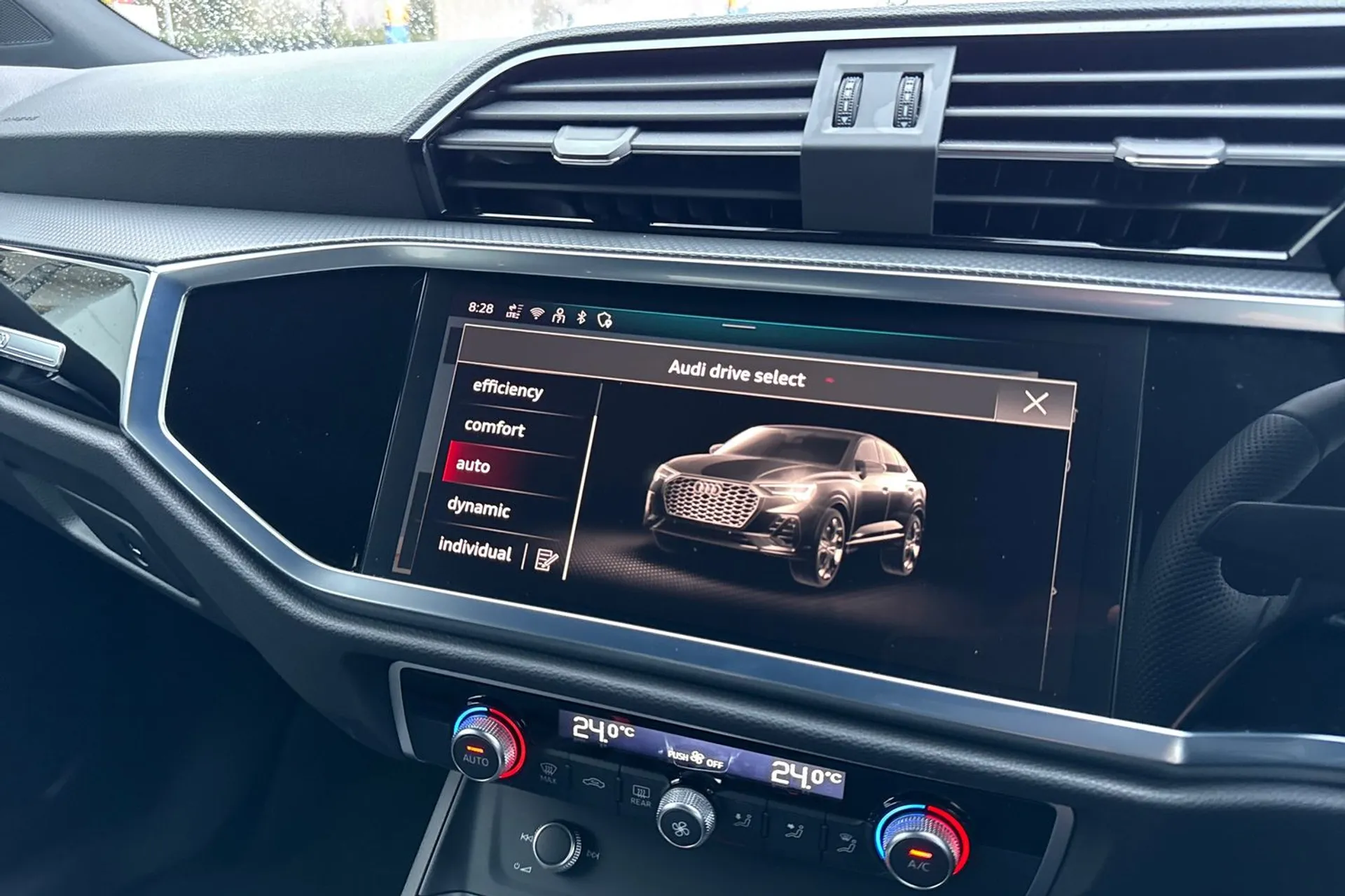 Audi Q3 thumbnail image number 10