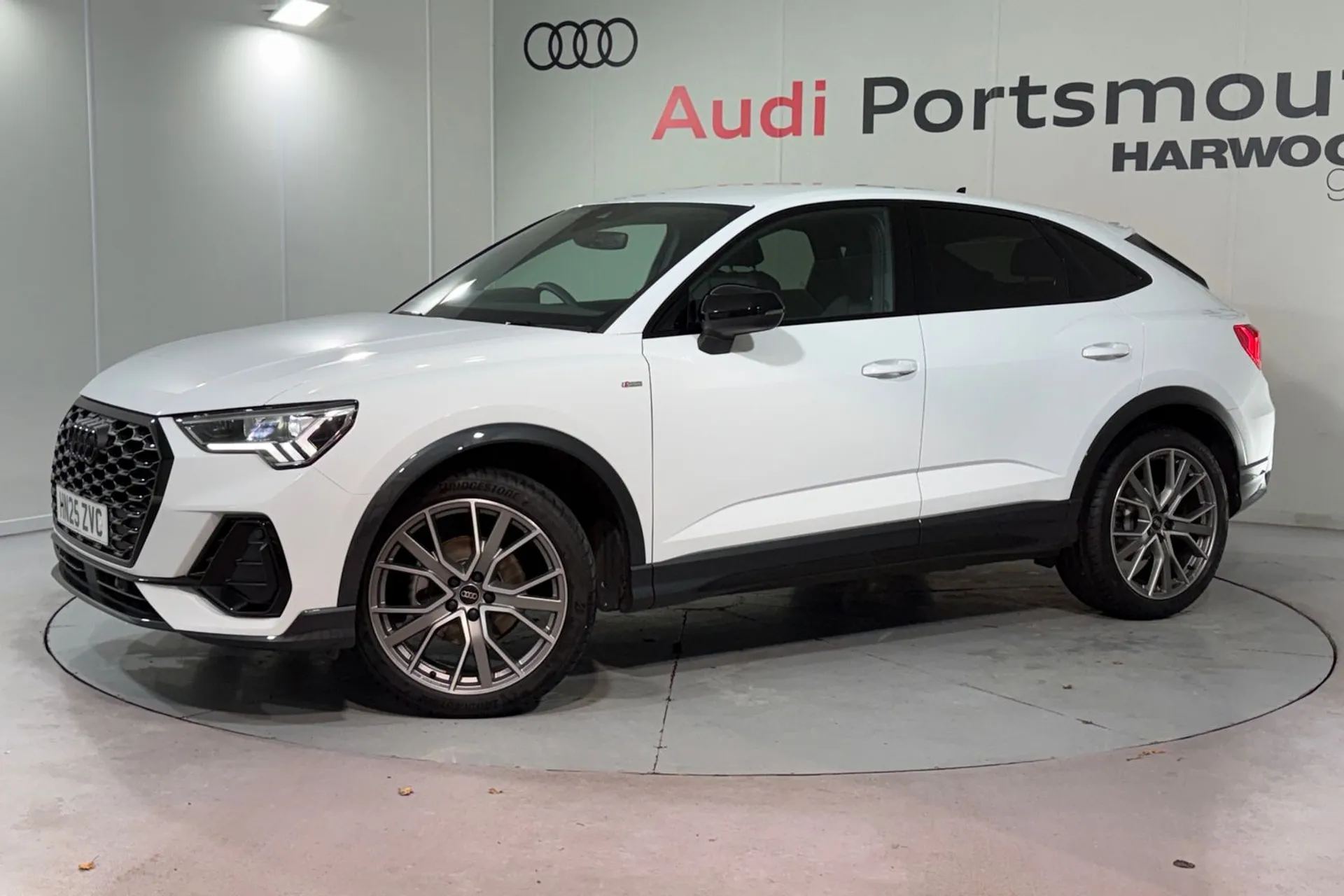 Audi Q3 thumbnail image number 9