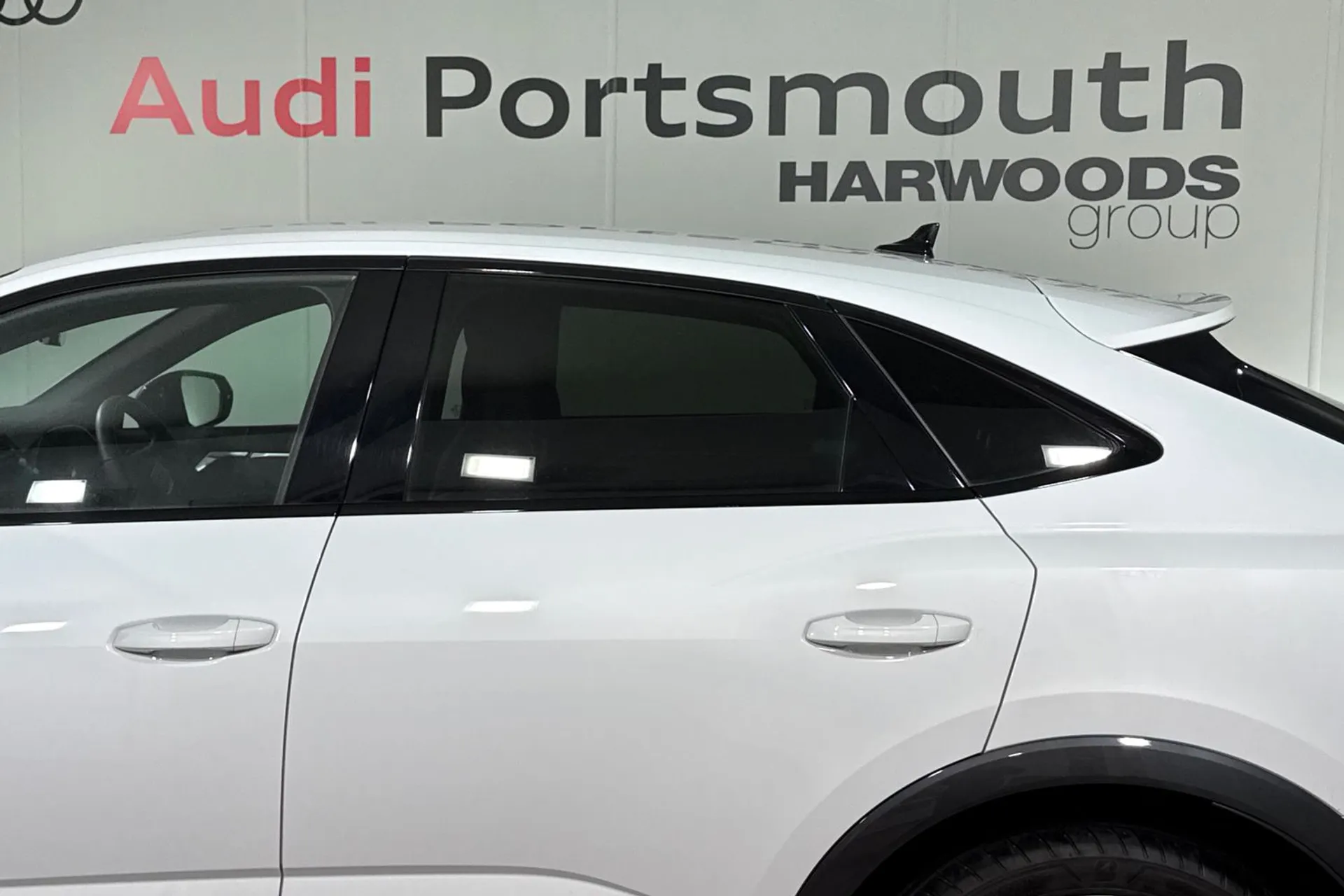 Audi Q3 thumbnail image number 26