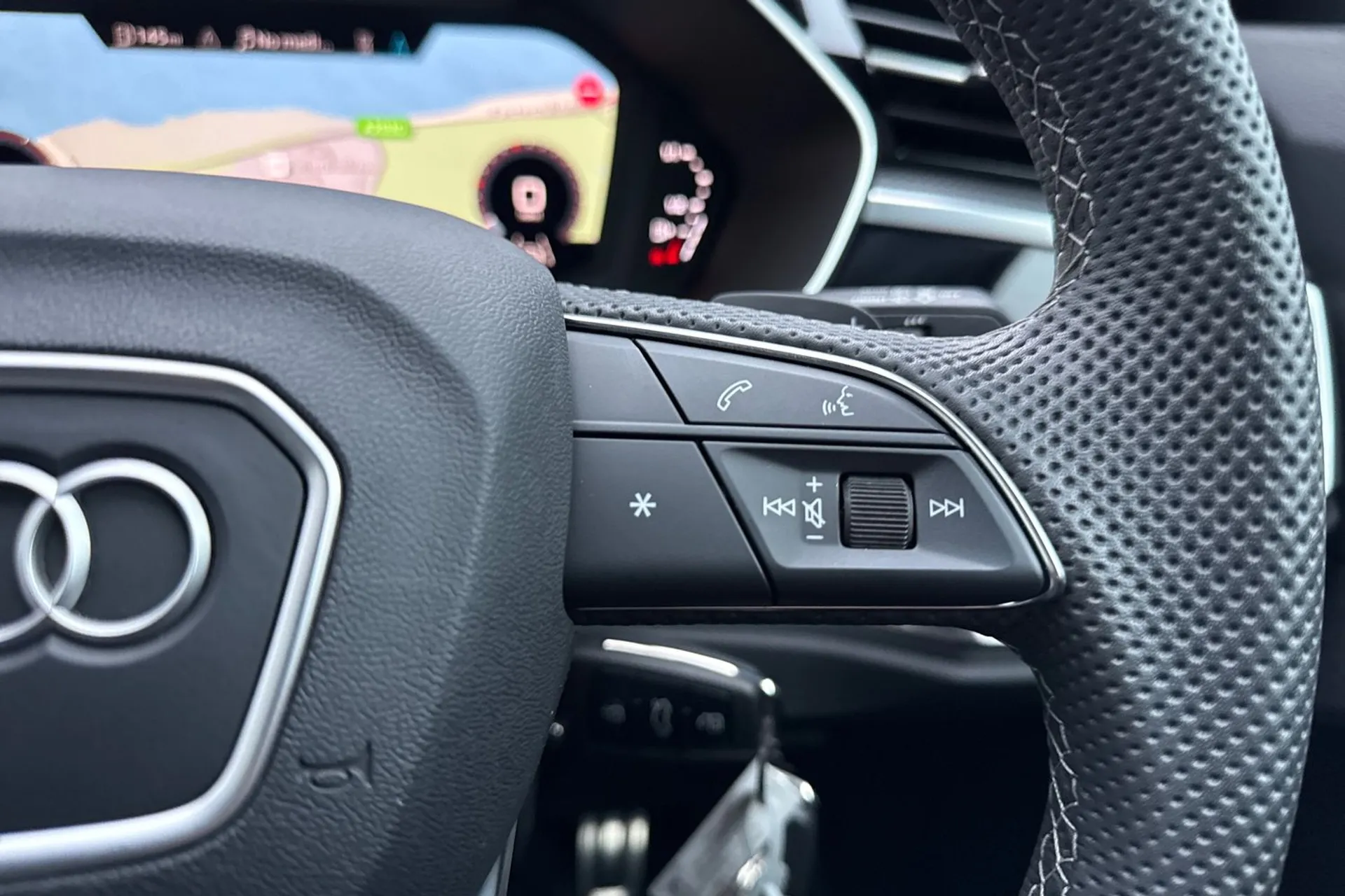 Audi Q3 thumbnail image number 28