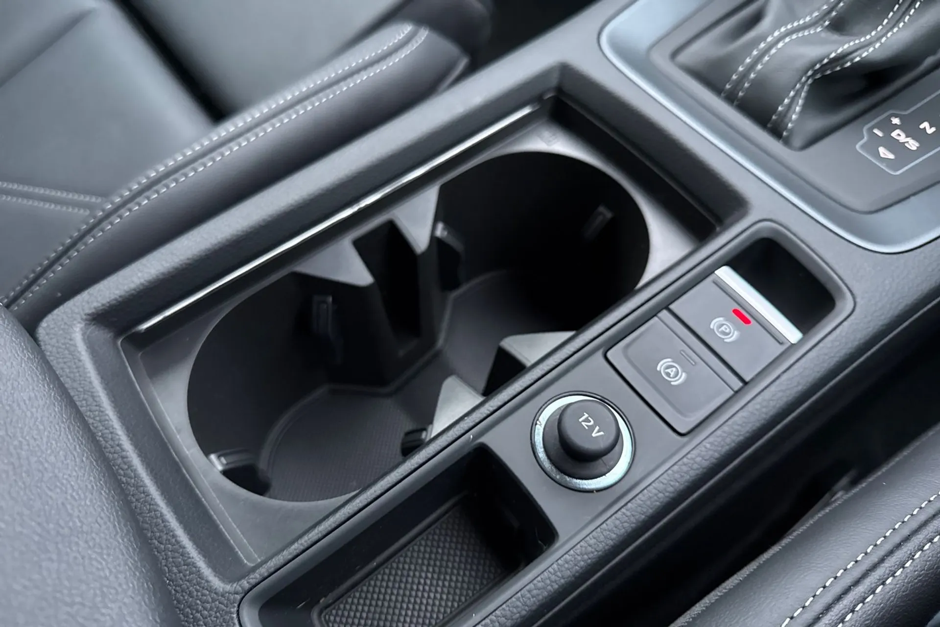 Audi Q3 thumbnail image number 25