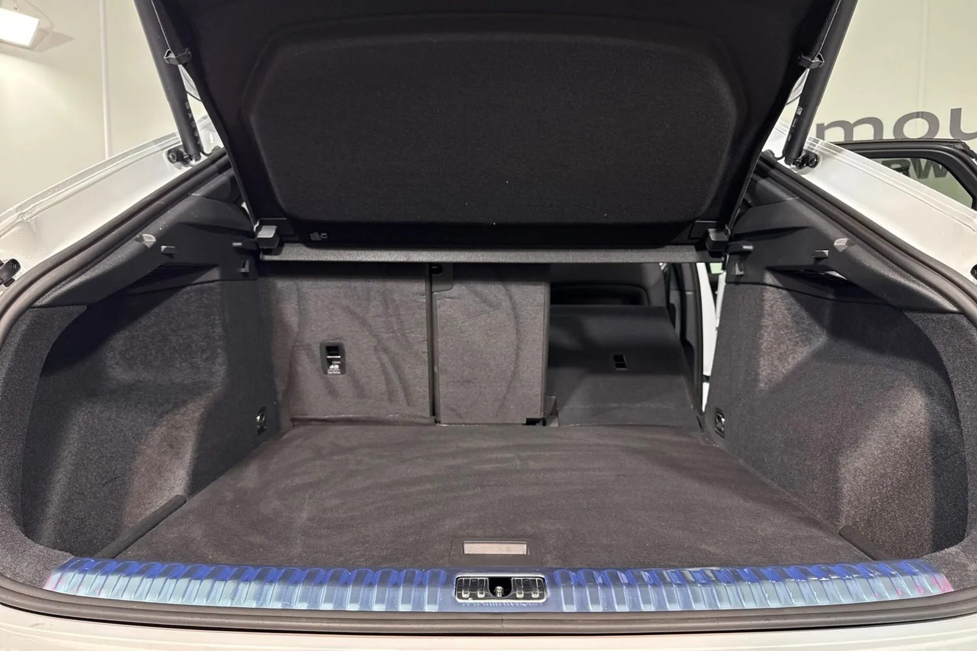 Audi Q3 thumbnail image number 38