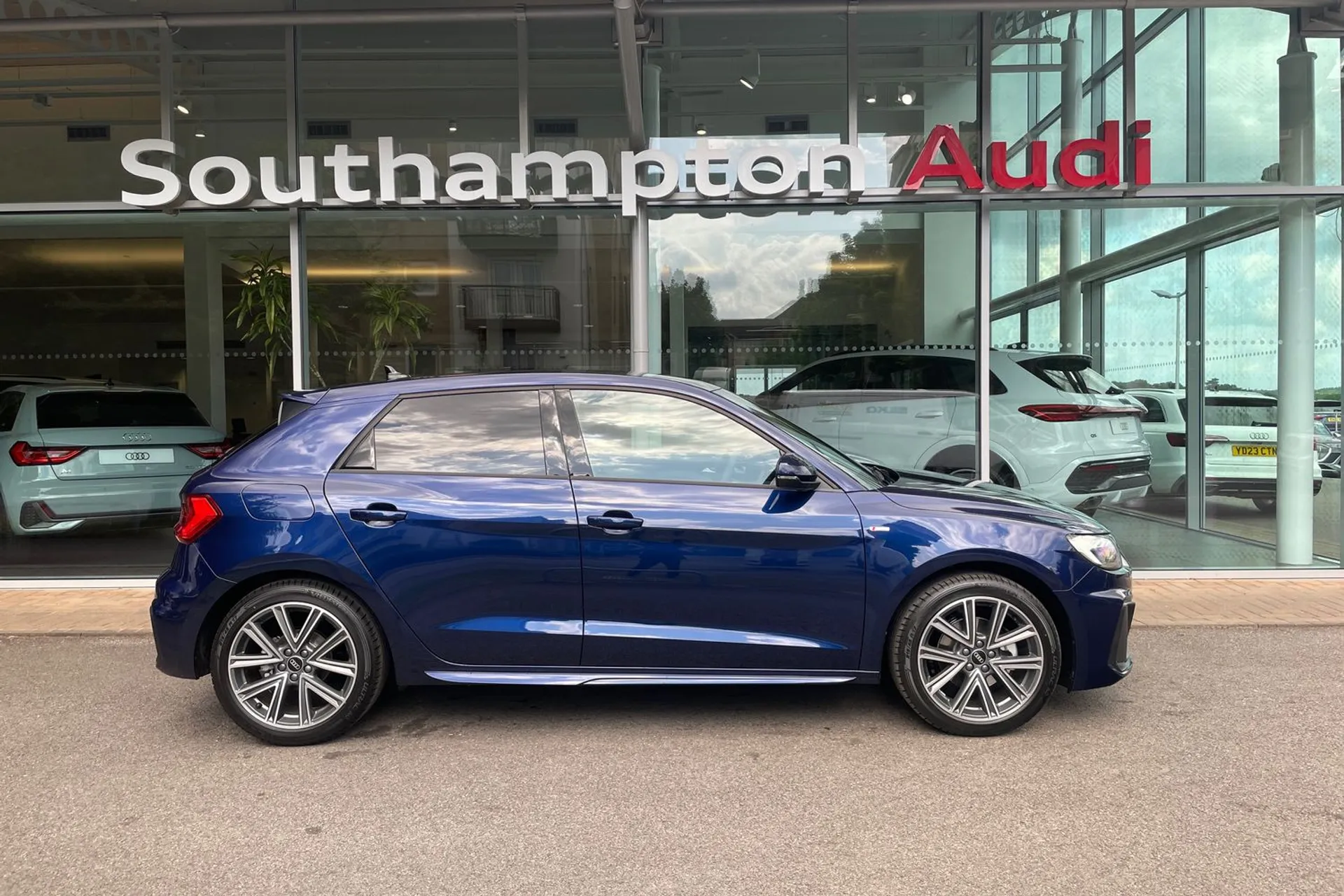 Audi A1 thumbnail image number 2