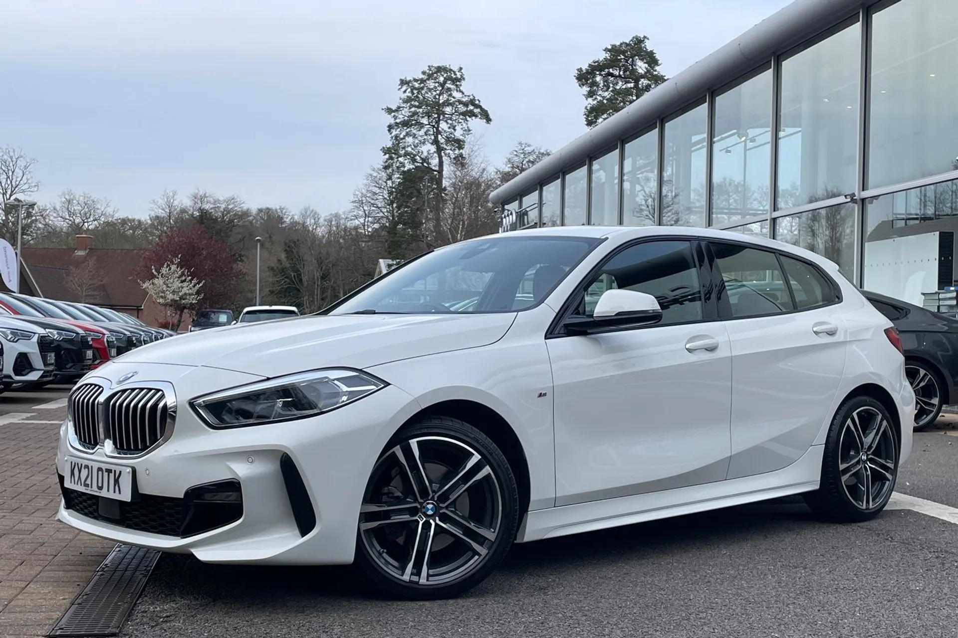 BMW 1 SERIES thumbnail image number 10