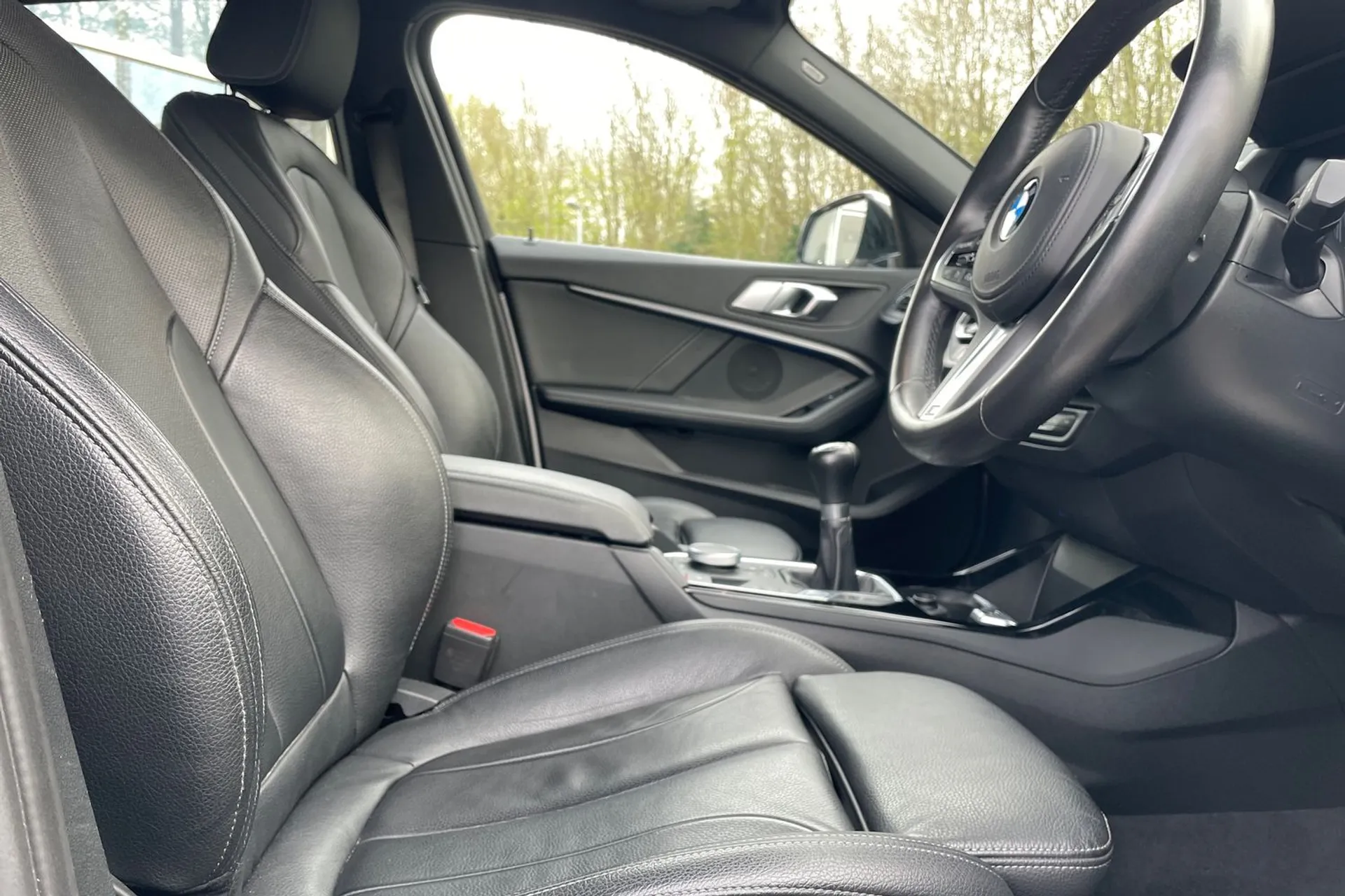BMW 1 SERIES thumbnail image number 24