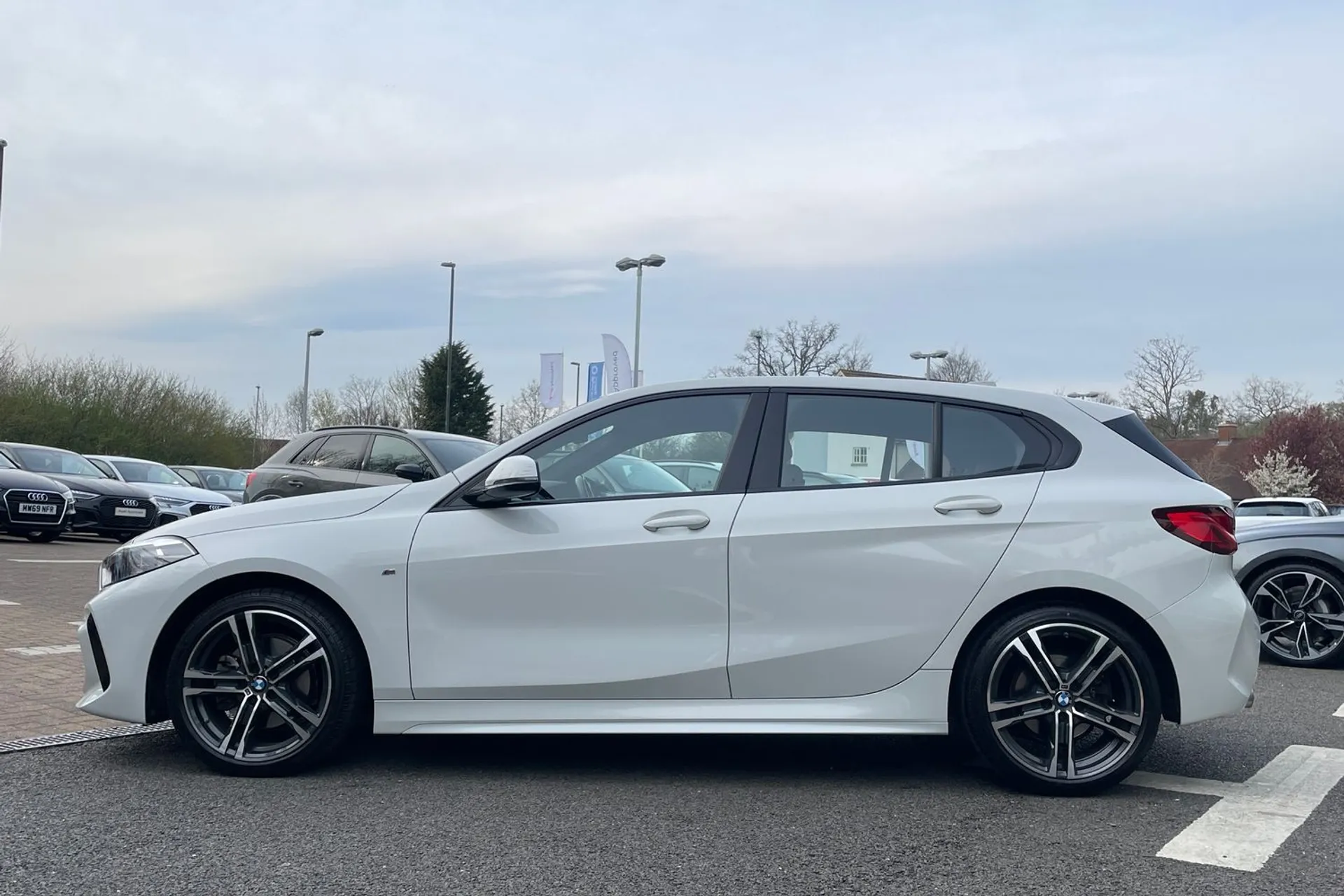 BMW 1 SERIES thumbnail image number 9