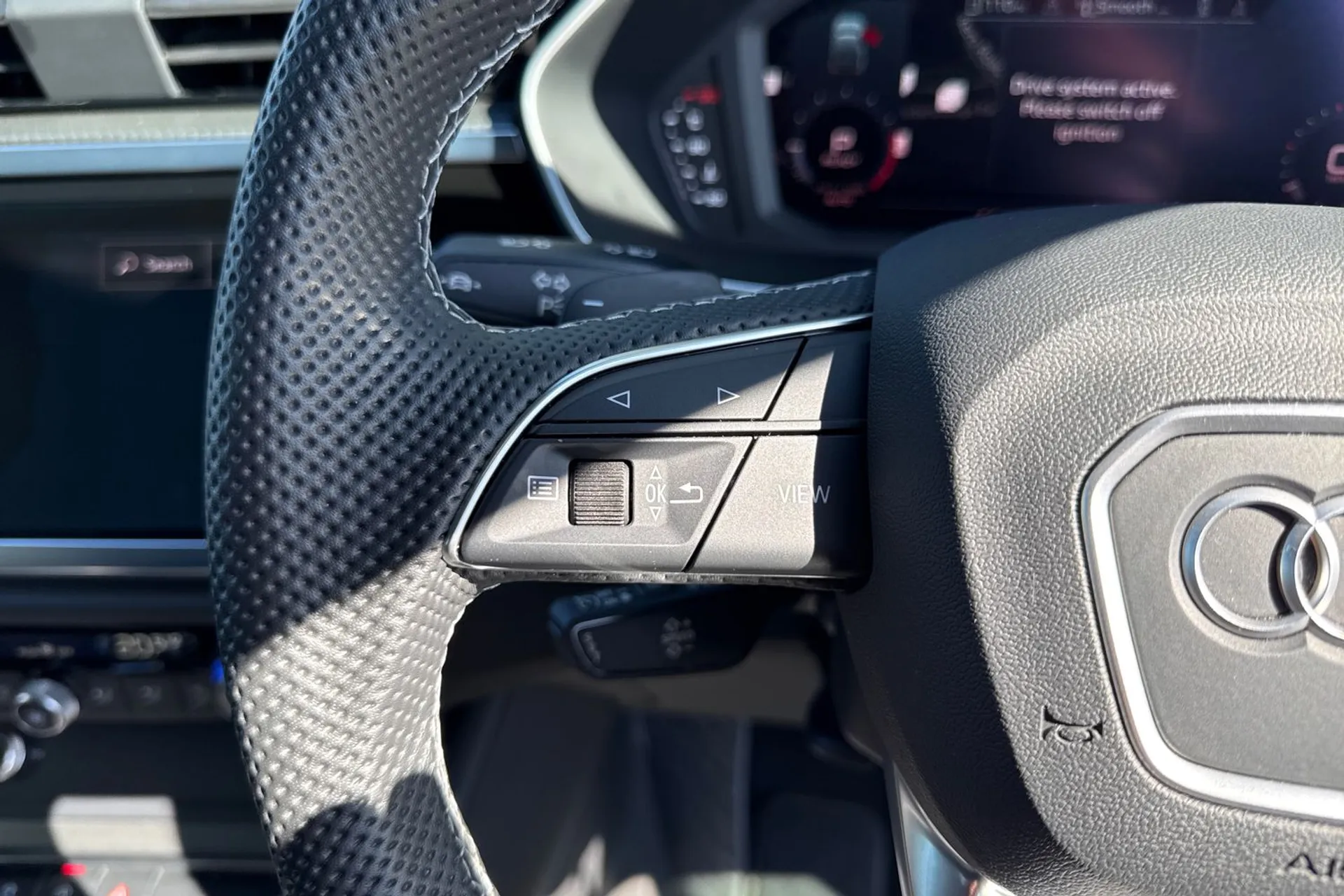 Audi Q3 thumbnail image number 33