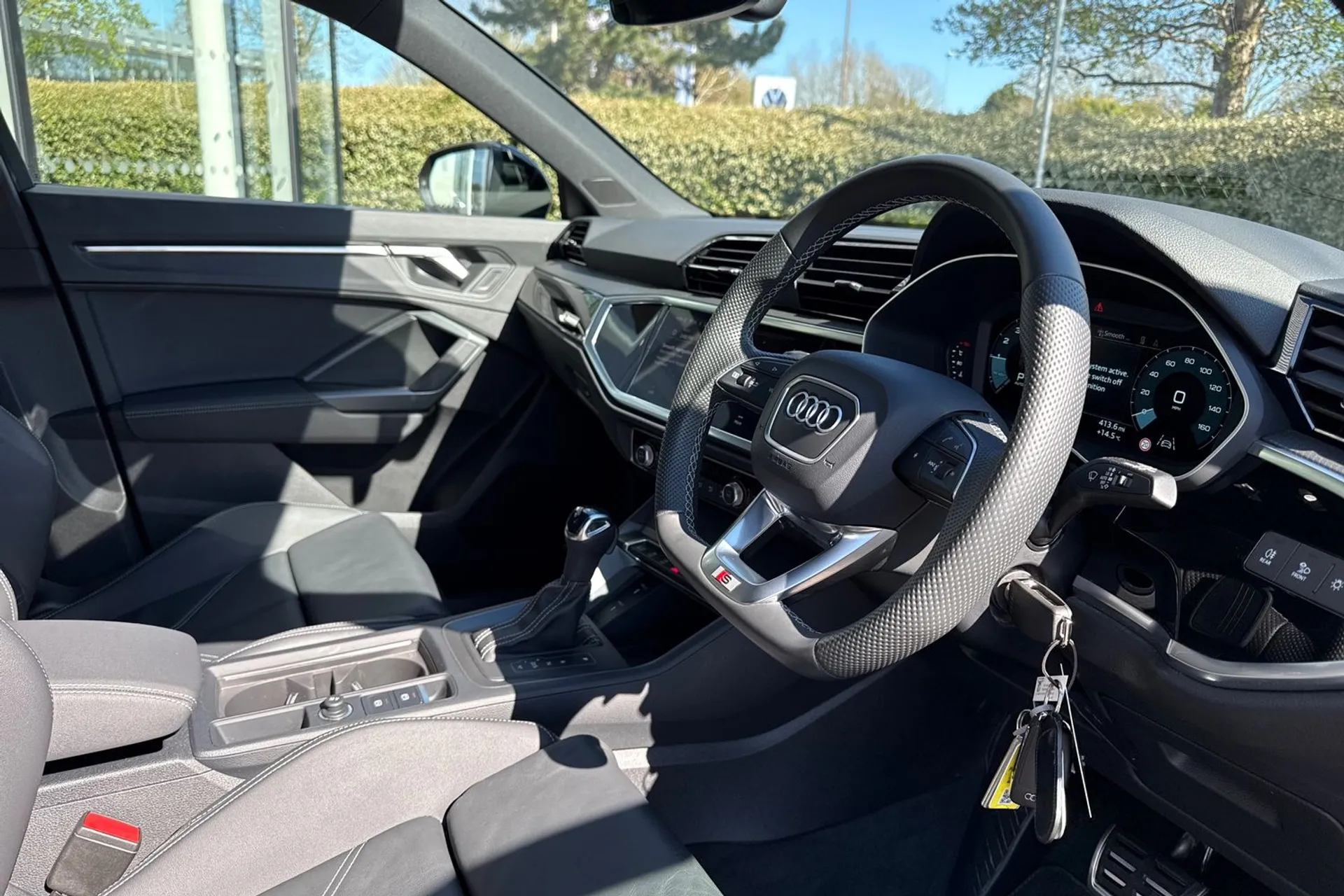 Audi Q3 thumbnail image number 9