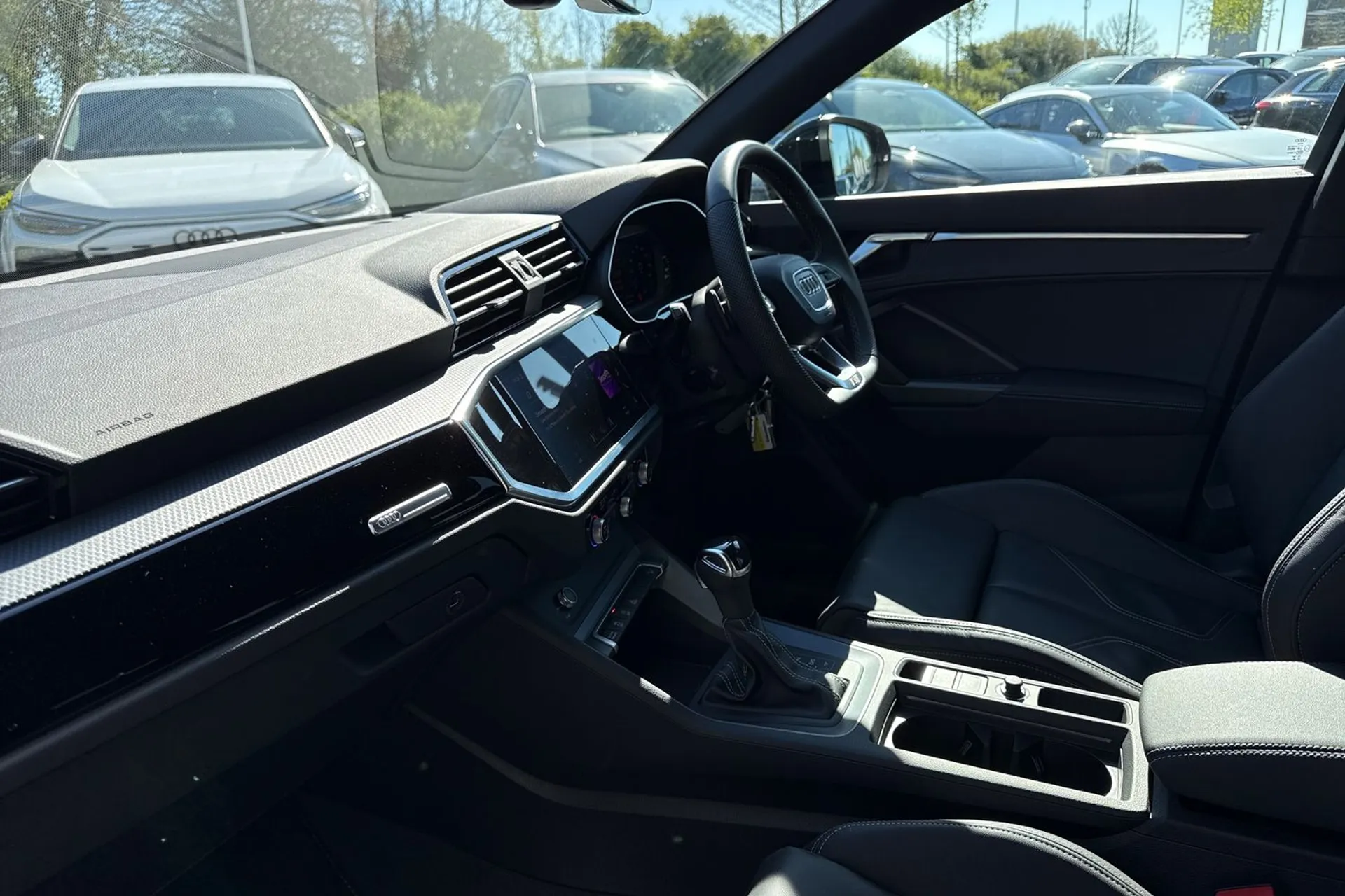 Audi Q3 thumbnail image number 11