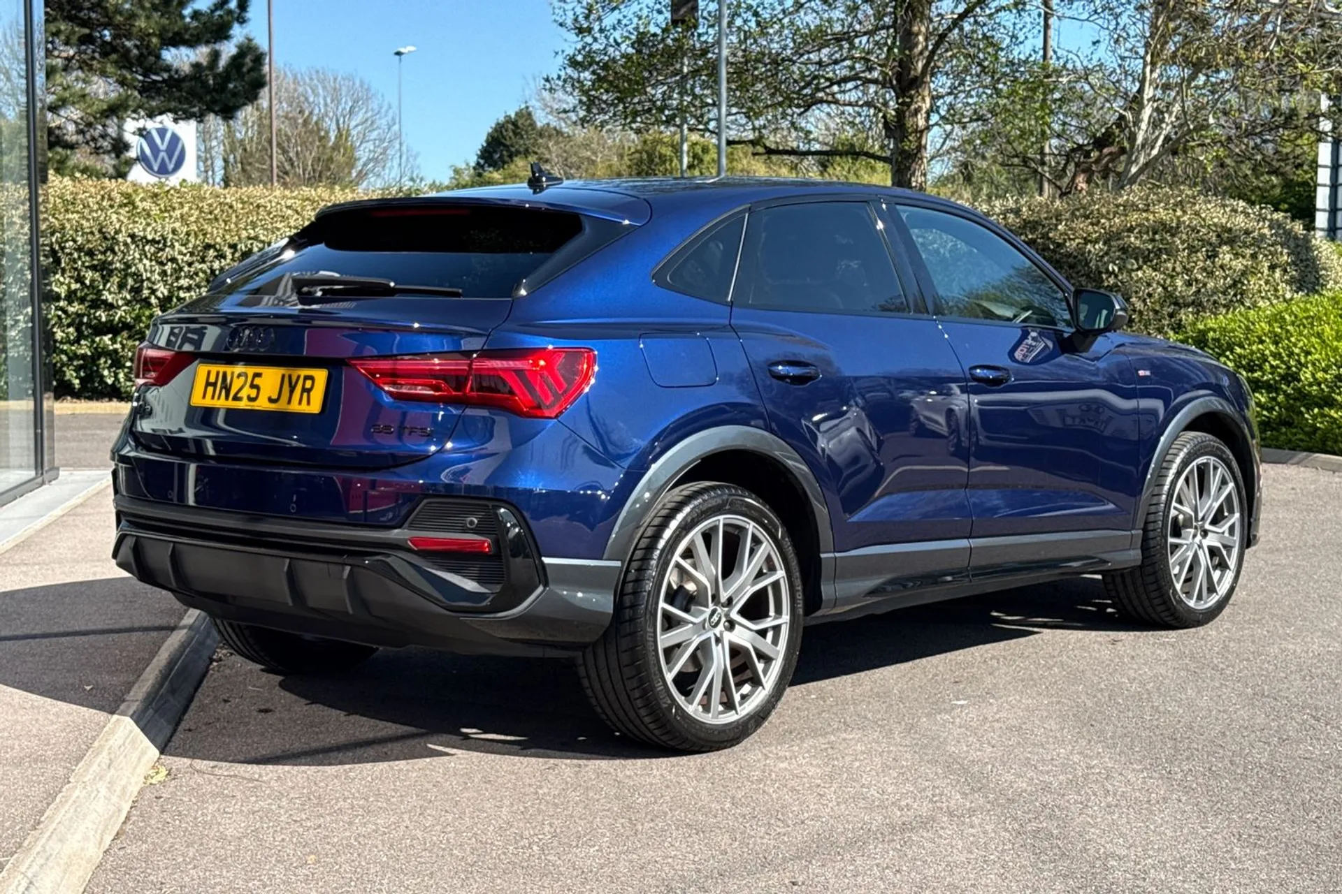 Audi Q3 thumbnail image number 12