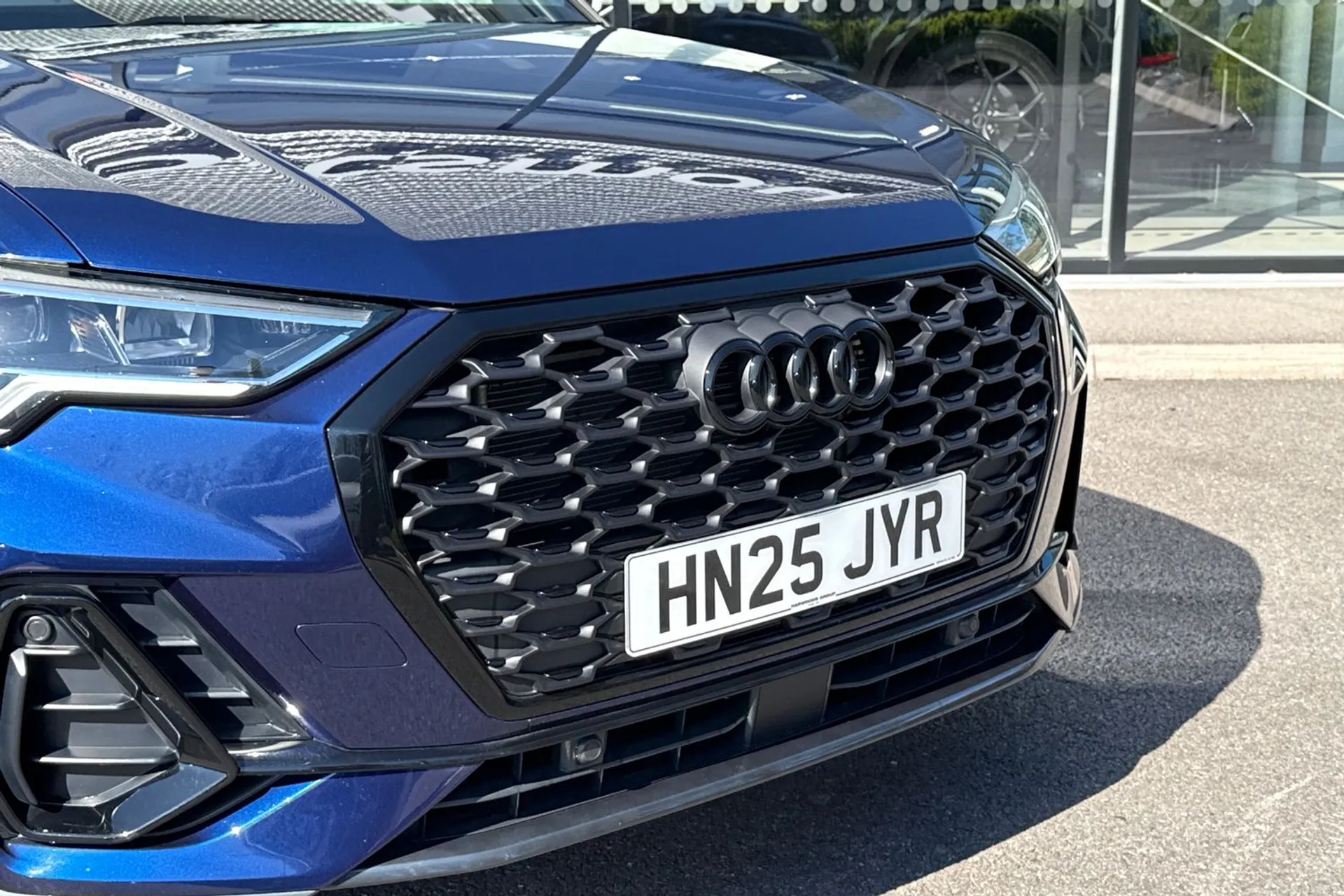 Audi Q3 thumbnail image number 10