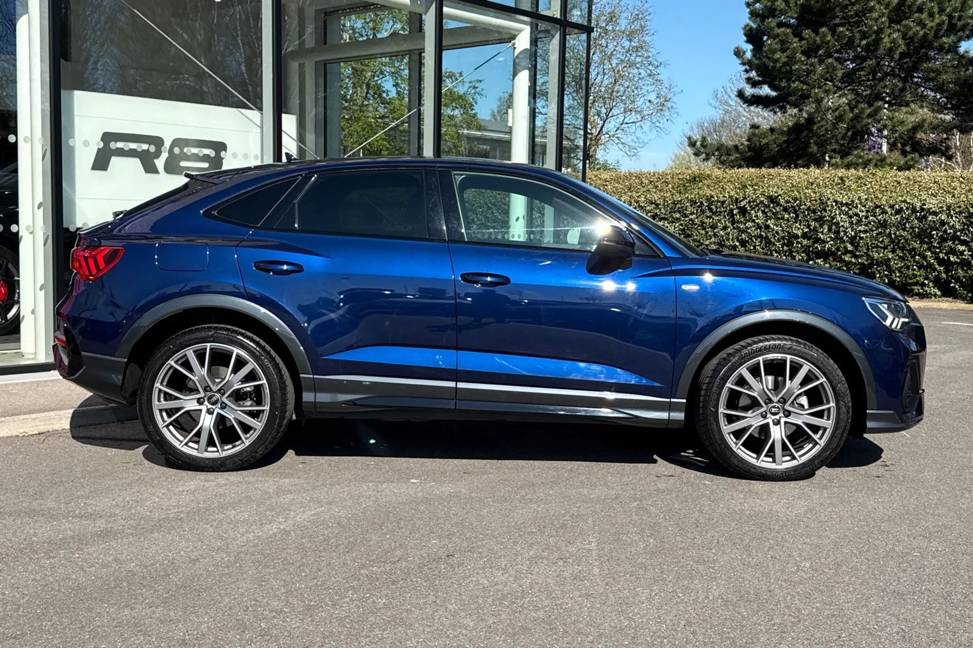 Audi Q3 thumbnail image number 2