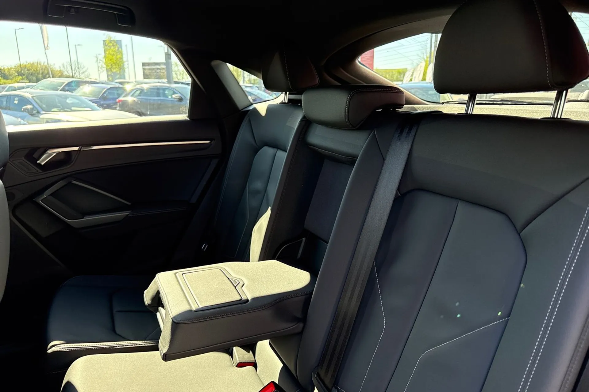 Audi Q3 thumbnail image number 48