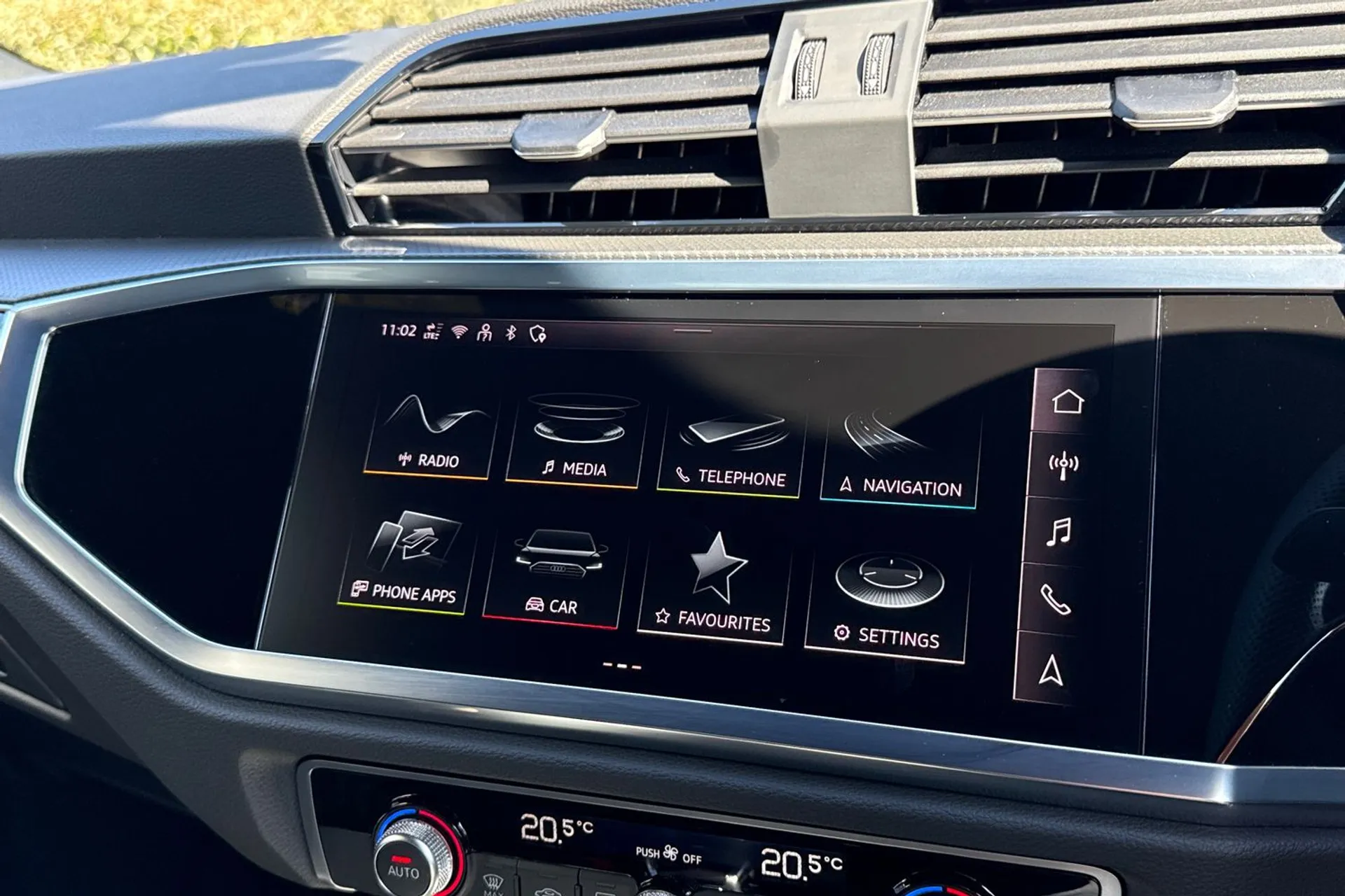 Audi Q3 thumbnail image number 38