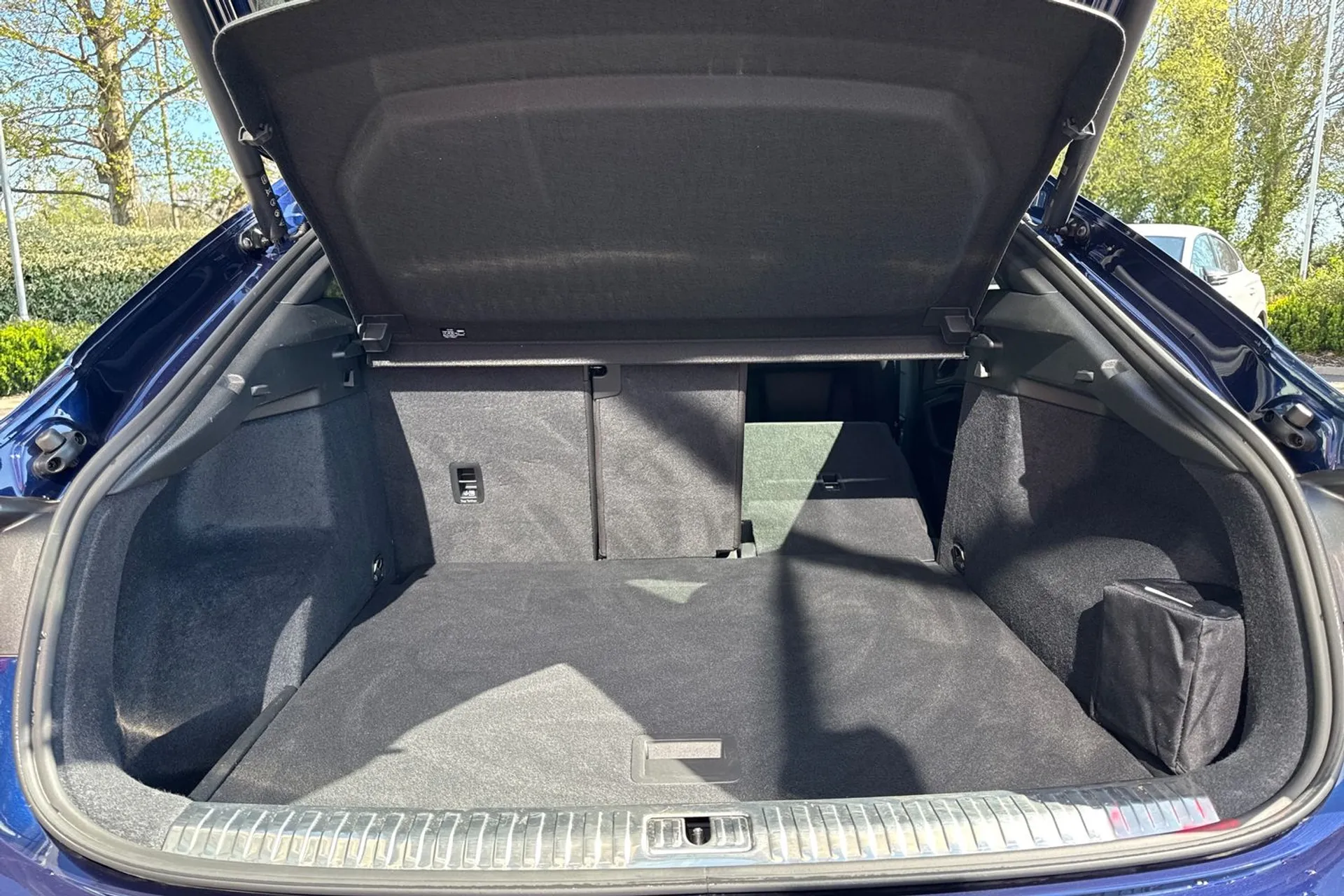 Audi Q3 thumbnail image number 37