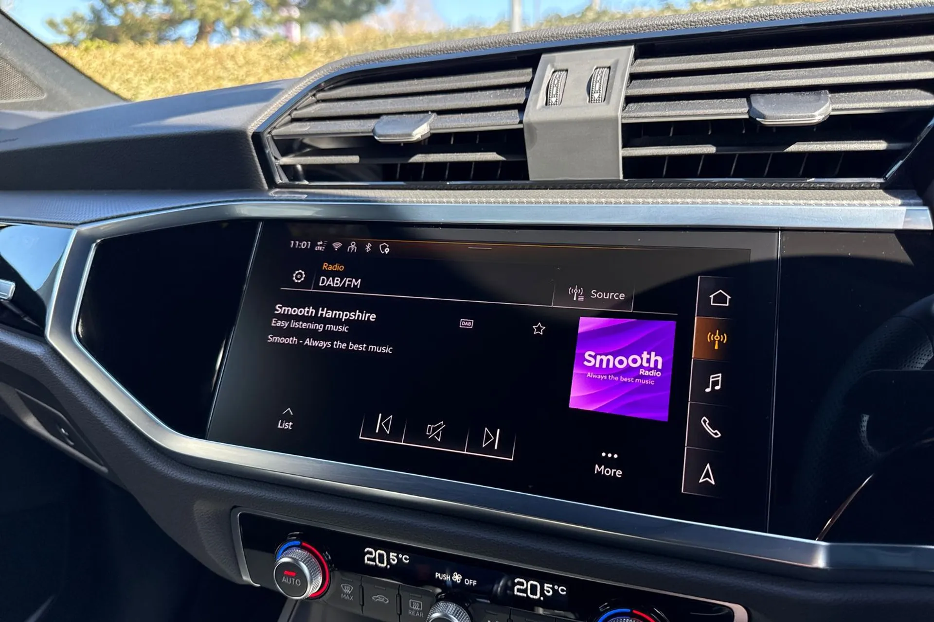 Audi Q3 thumbnail image number 25