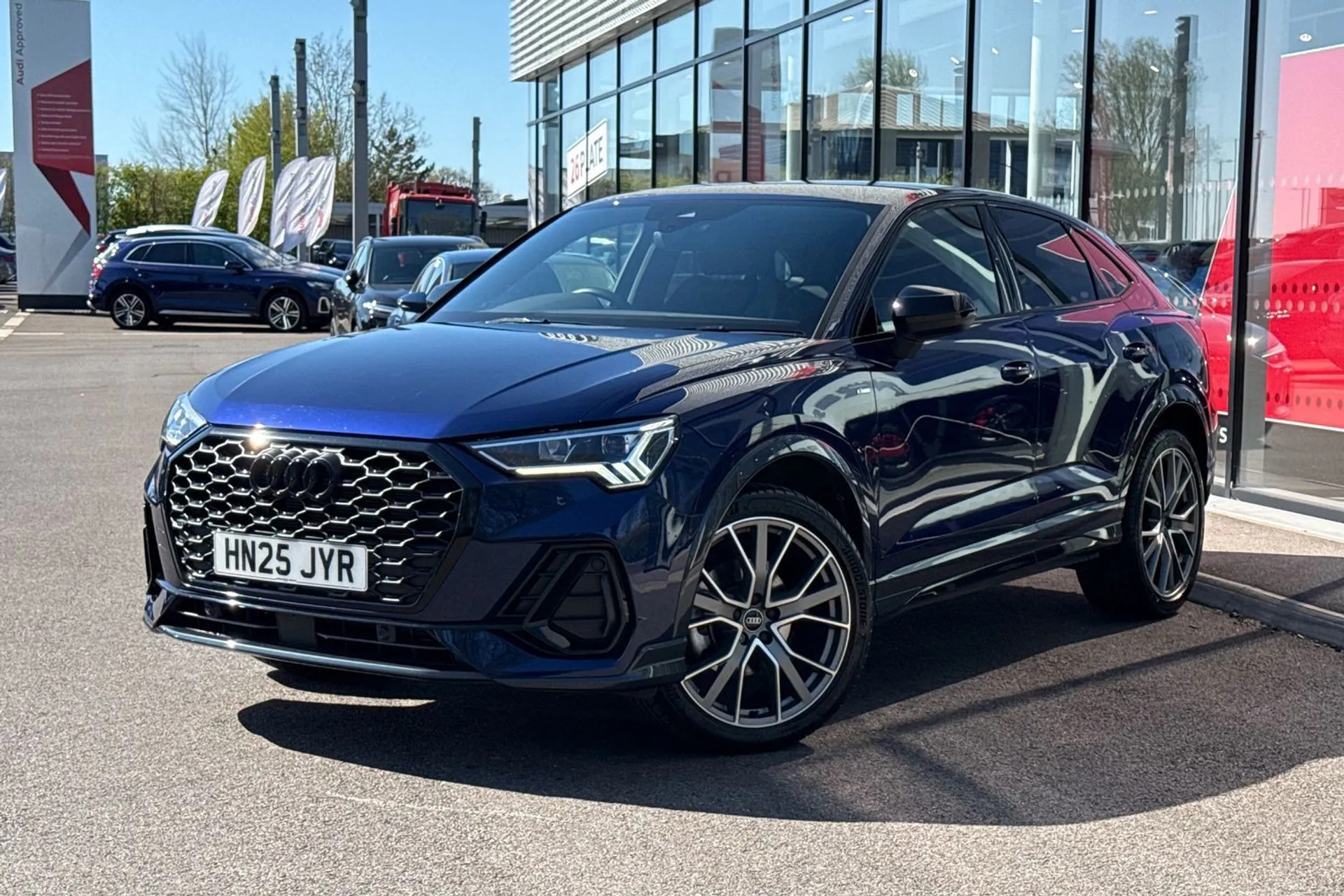 Audi Q3 thumbnail image number 5