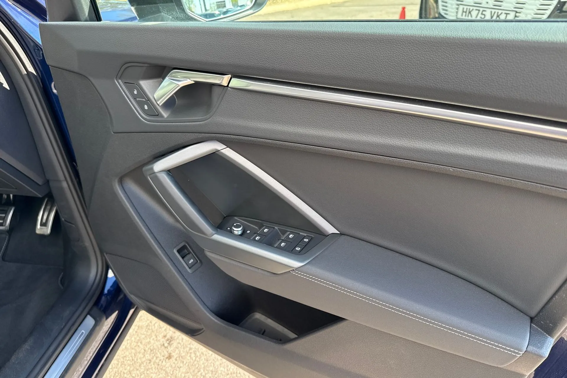 Audi Q3 thumbnail image number 32