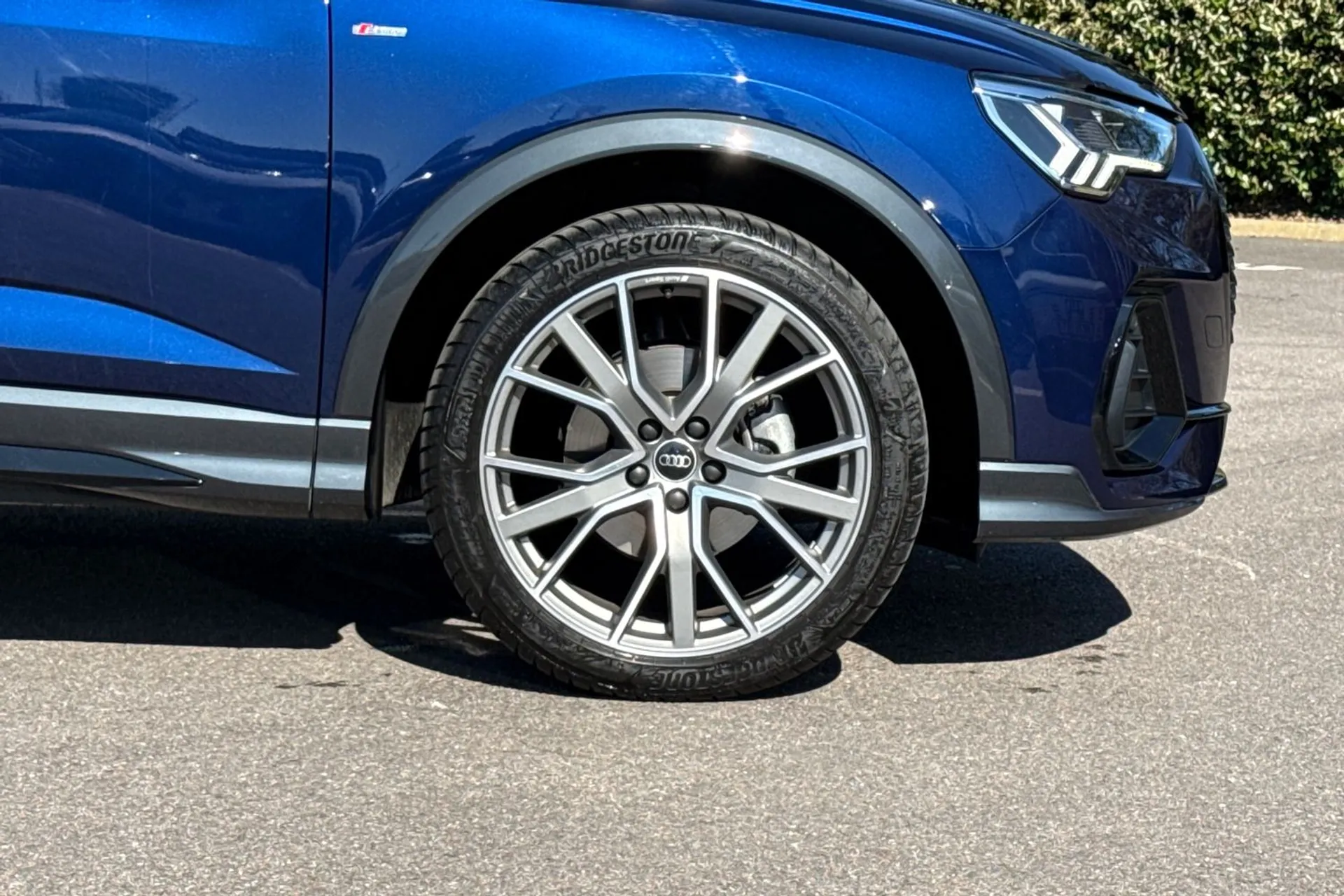 Audi Q3 thumbnail image number 19