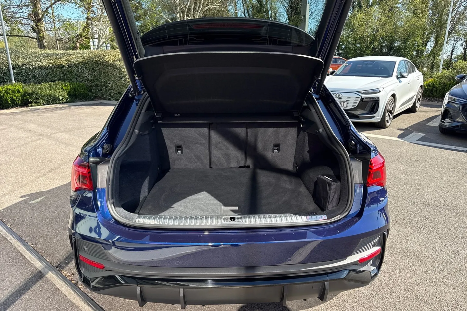 Audi Q3 thumbnail image number 31