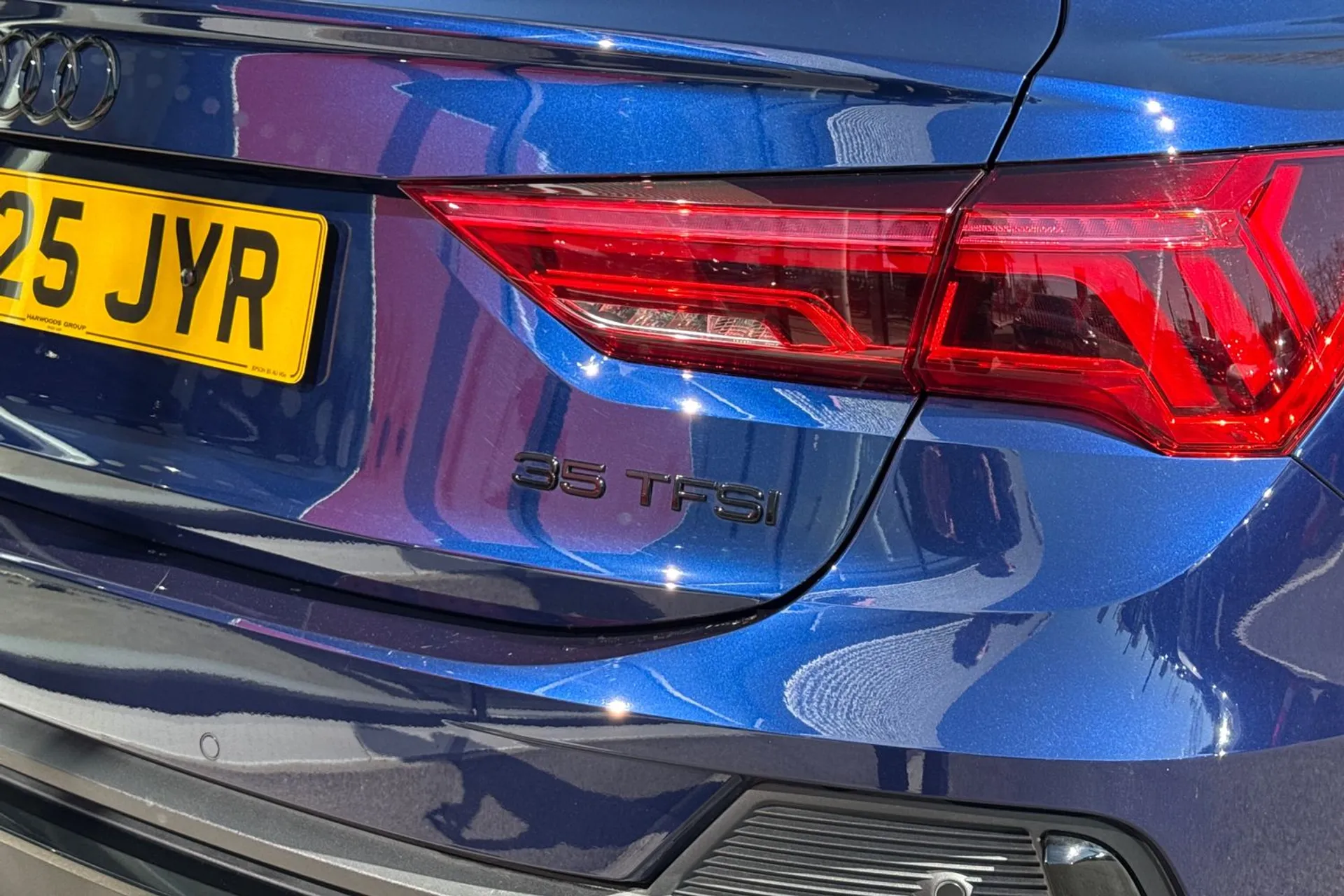 Audi Q3 thumbnail image number 29