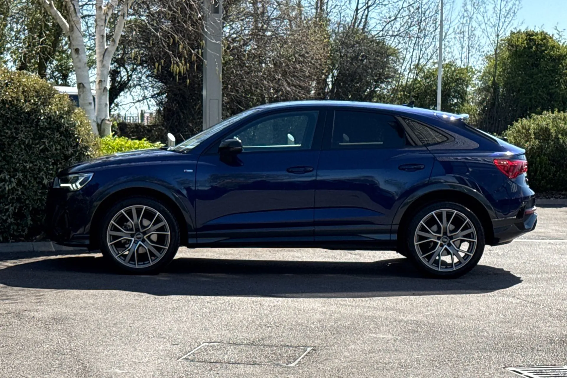 Audi Q3 thumbnail image number 18