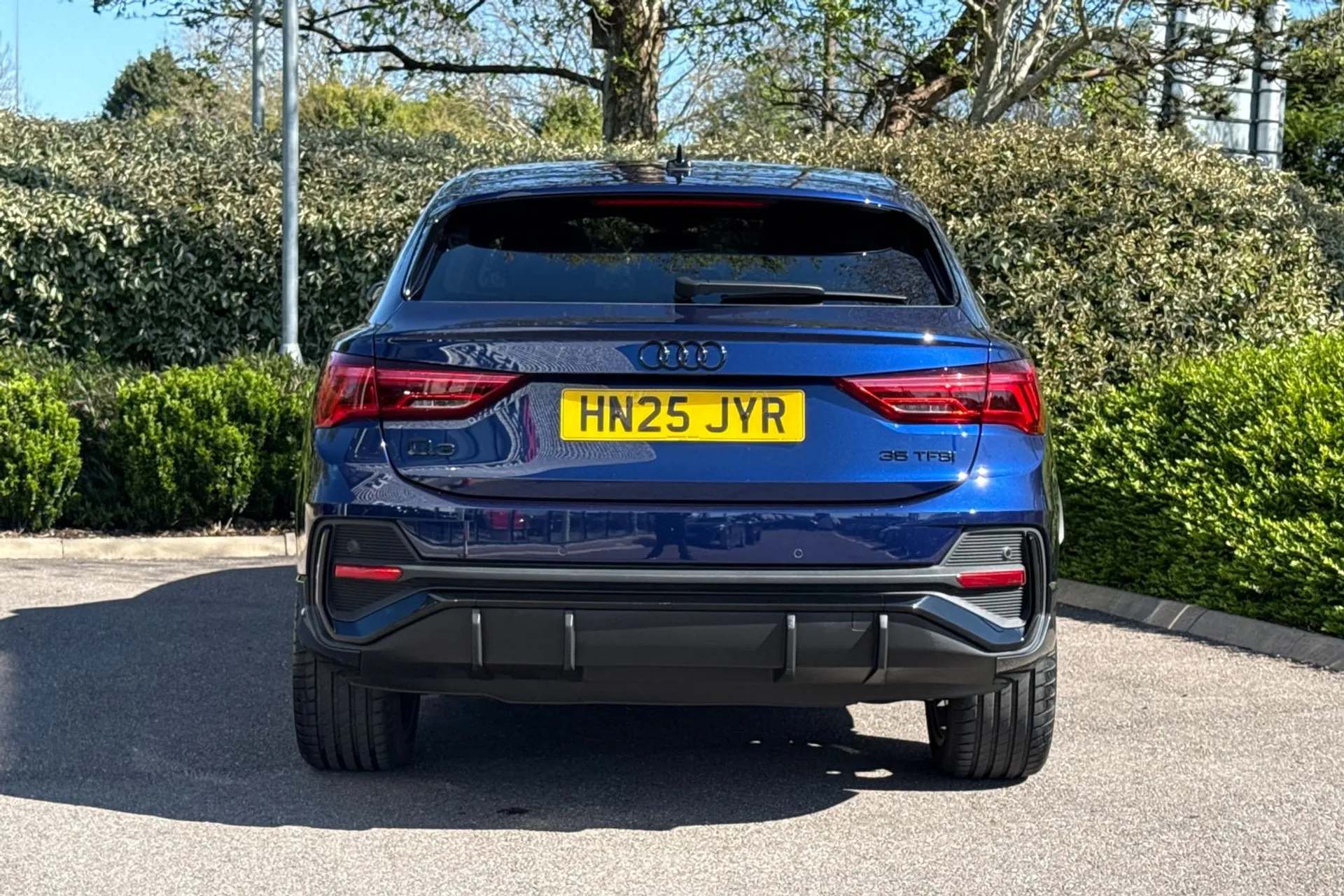 Audi Q3 thumbnail image number 14