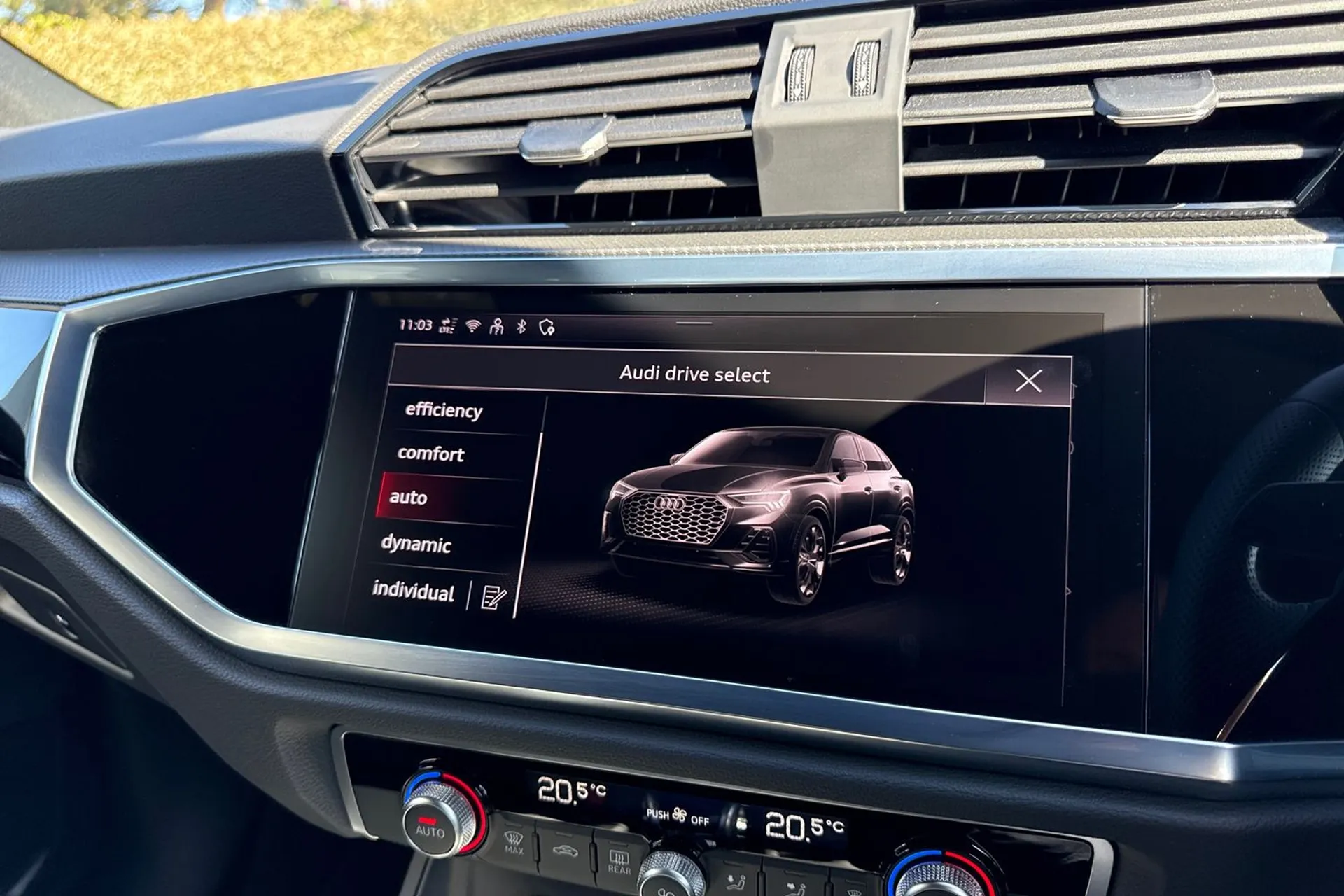 Audi Q3 thumbnail image number 13