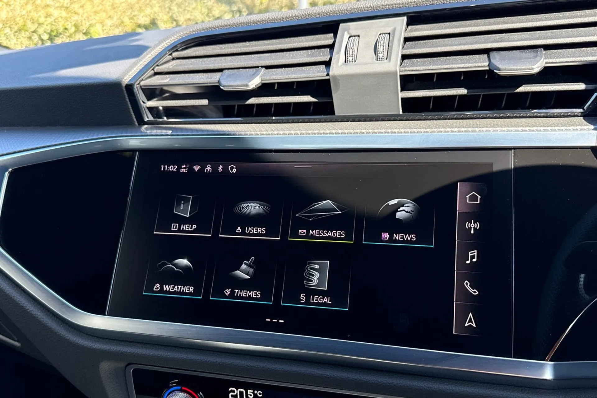 Audi Q3 thumbnail image number 15