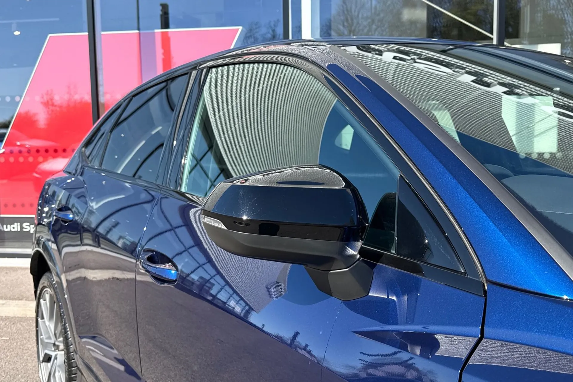 Audi Q3 thumbnail image number 26